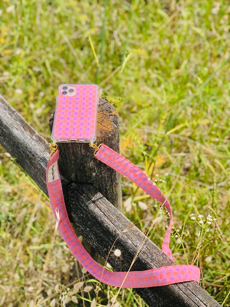 Conjunto Funda Cuelga Movil Vichy Fresa y Lila