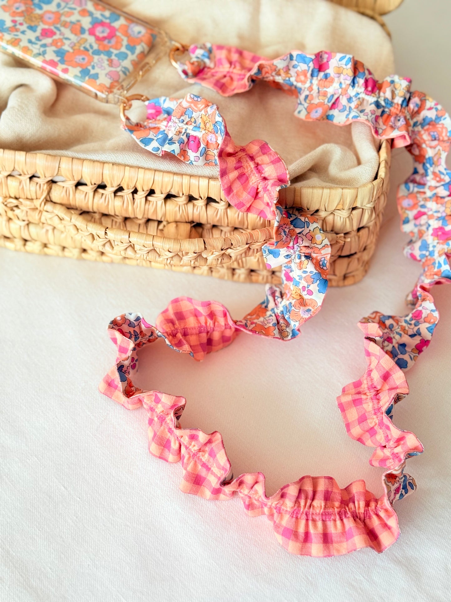 Conjunto Cuelga Movil Rizado Liberty Betsy Coral y Vichy
