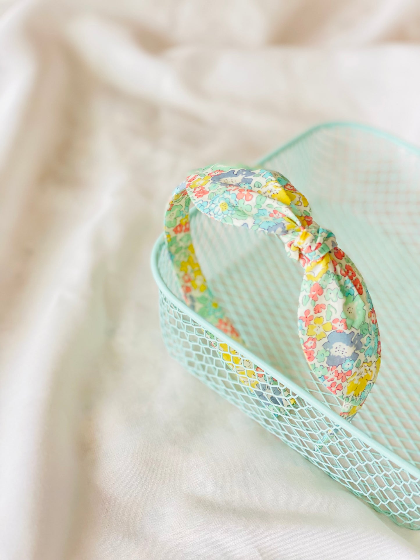 Diadema Orejitas Pegadas Liberty Michelle Verde