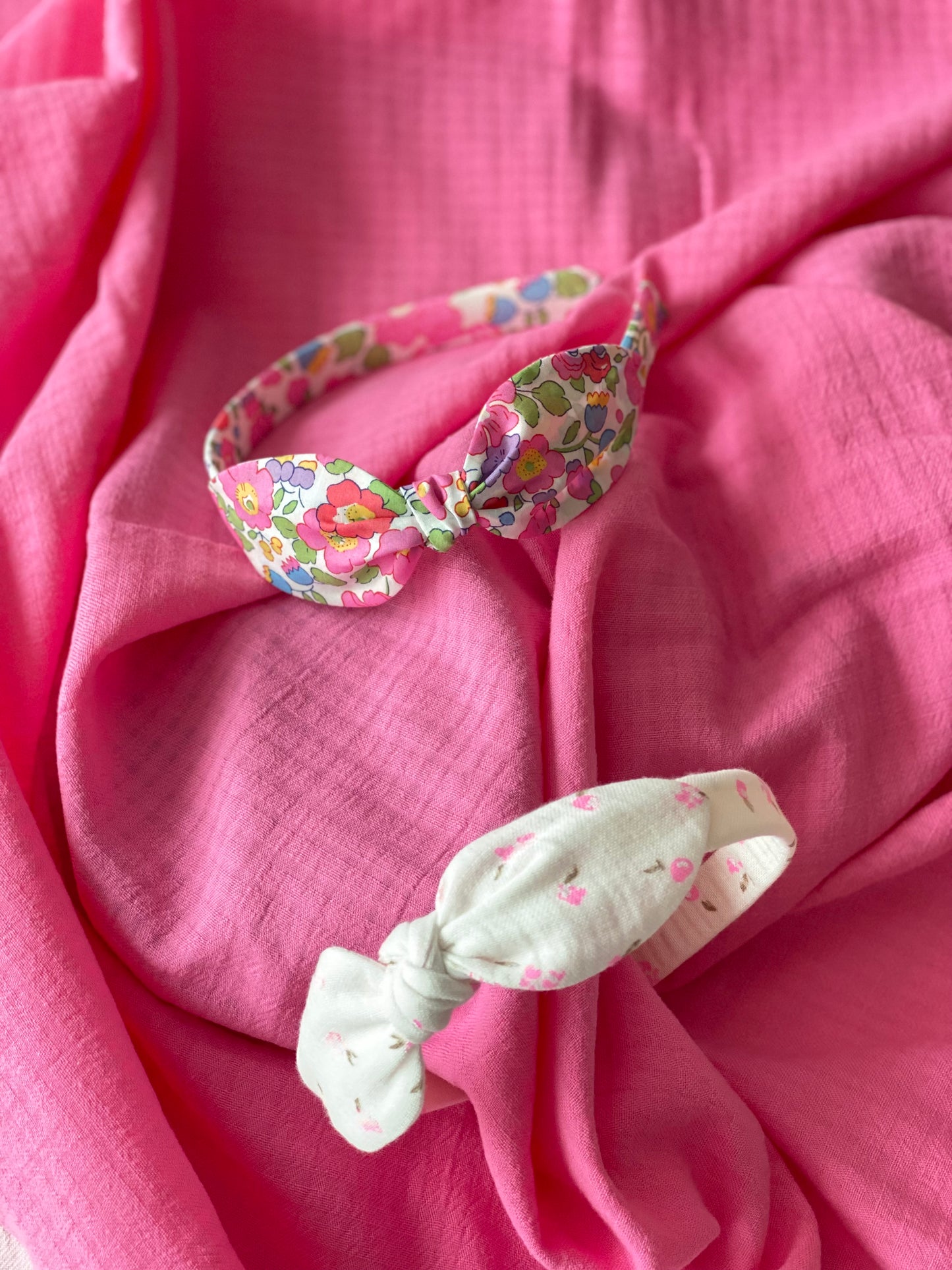 Diadema Orejitas Pegadas Liberty Betsy Fresa