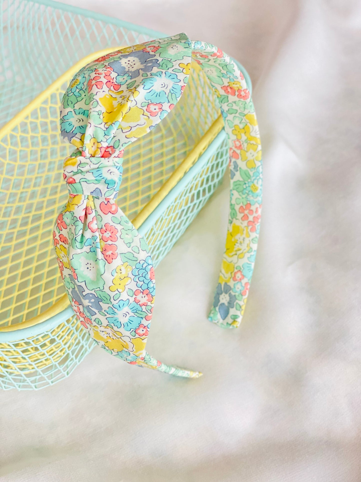 Diadema Orejitas Pegadas Liberty Michelle Verde