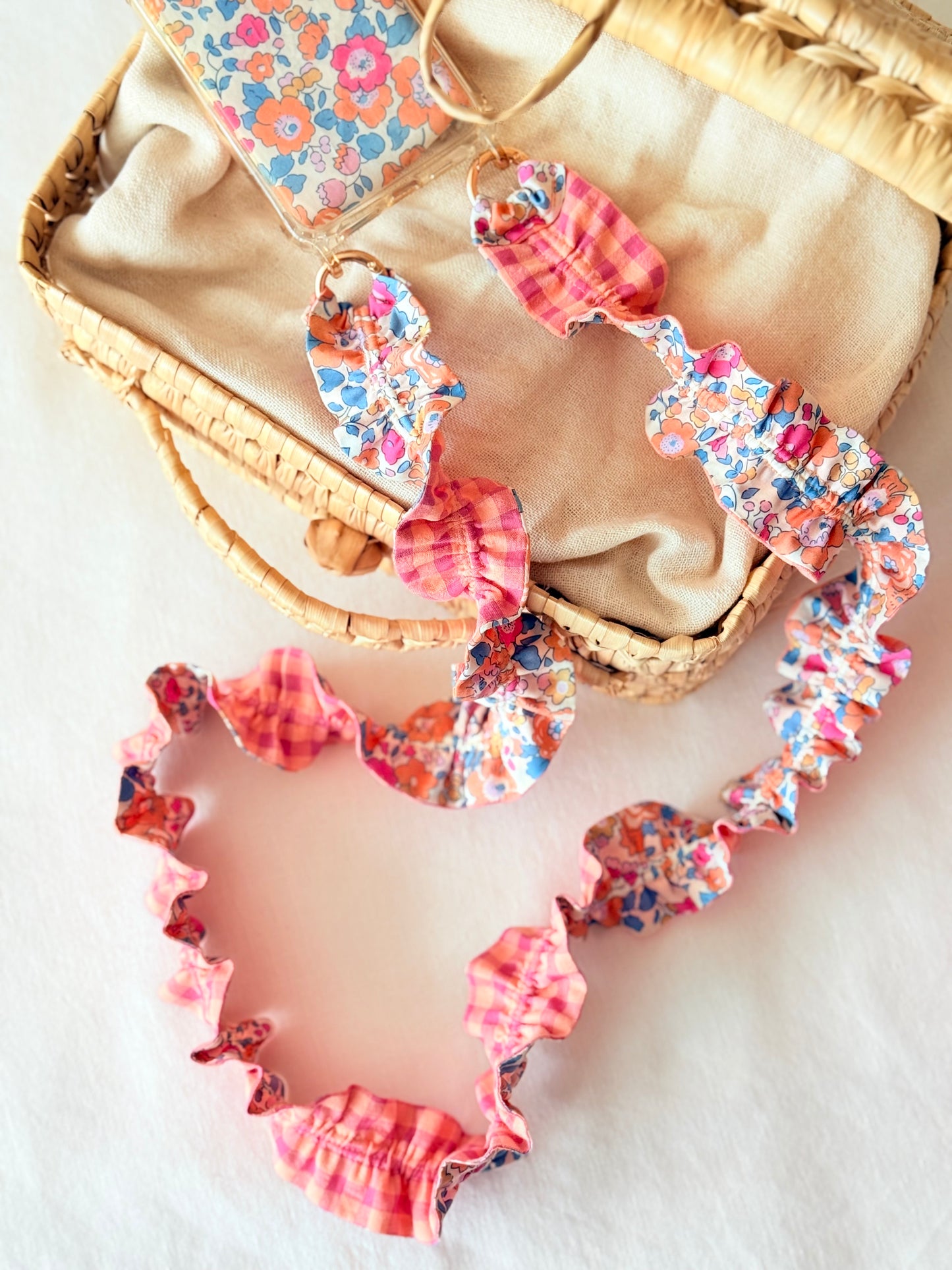 Conjunto Cuelga Movil Rizado Liberty Betsy Coral y Vichy