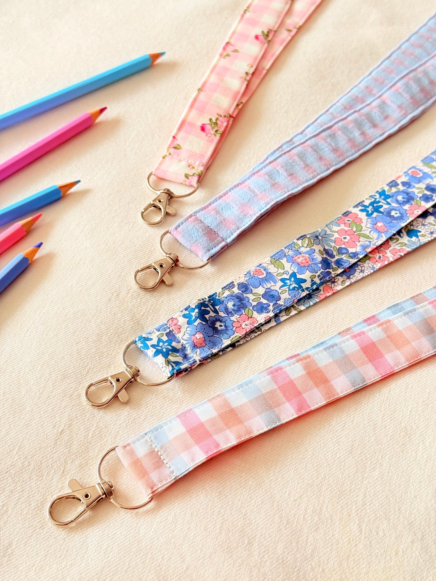 Cuelga Llaves / Landyards Vichy Rosa y Flores