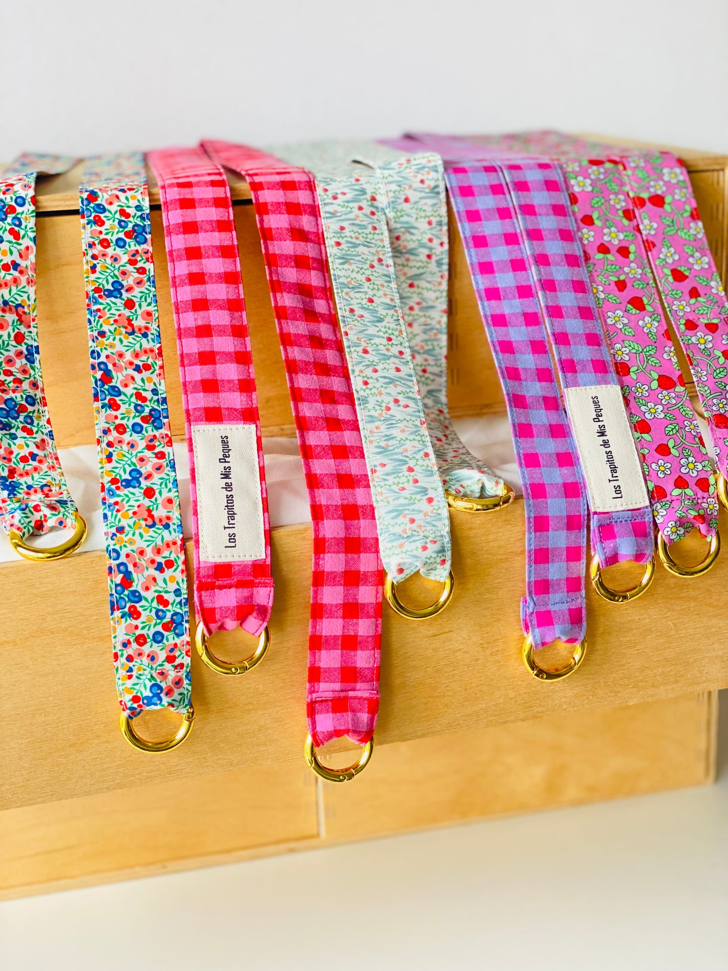 Conjunto Cuelga Movil Liberty Wilthshire Red