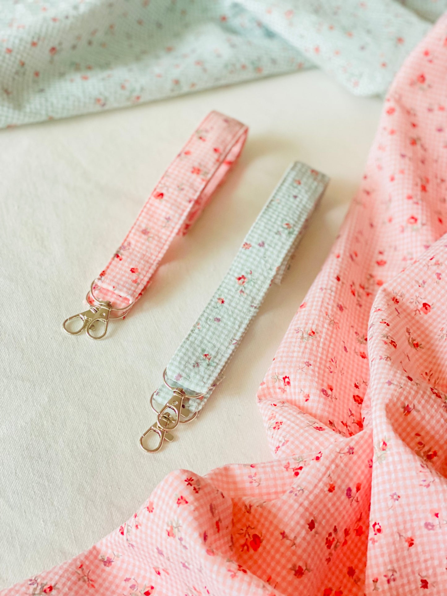 Conjunto Funda Cuelga Movil Bibury