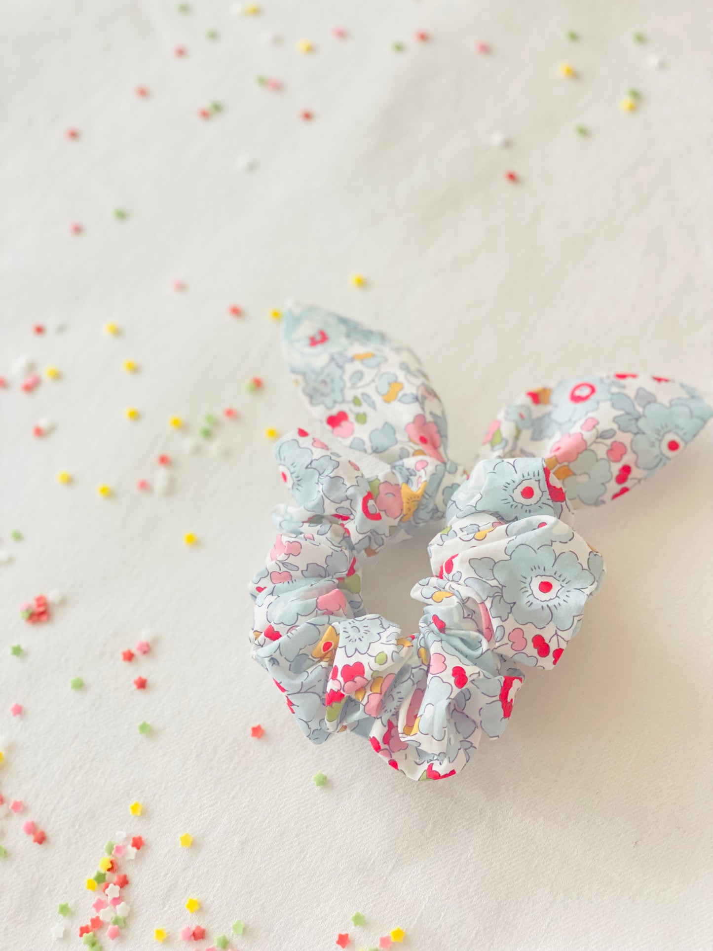 Scrunchie Orejitas Liberty Betsy Azul