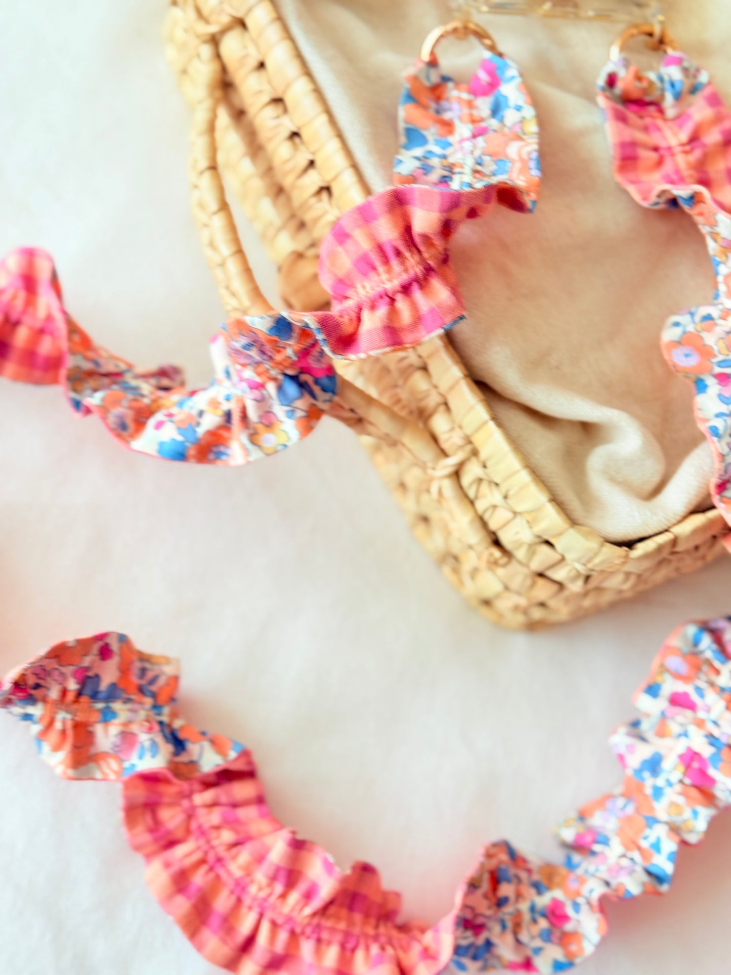 Conjunto Cuelga Movil Rizado Liberty Betsy Coral y Vichy