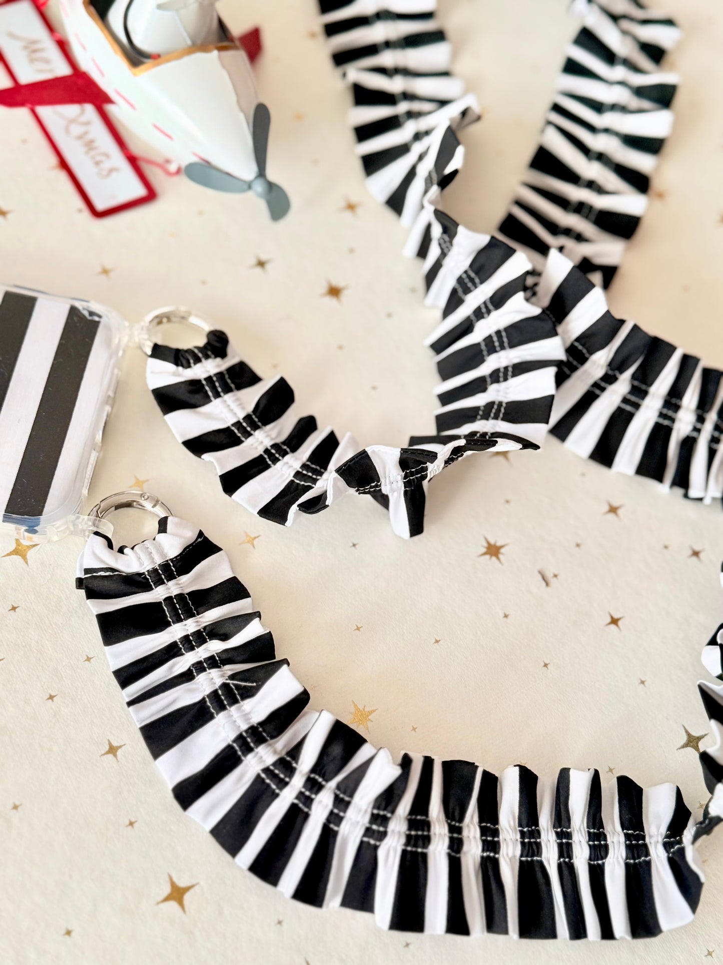 Conjunto Cuelga Movil Rayas Negro y Blanco