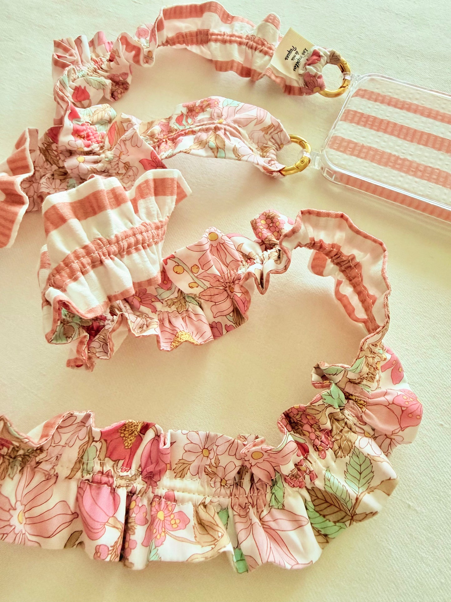 Conjunto Cuelga Movil Liberty Saignon y Rayas