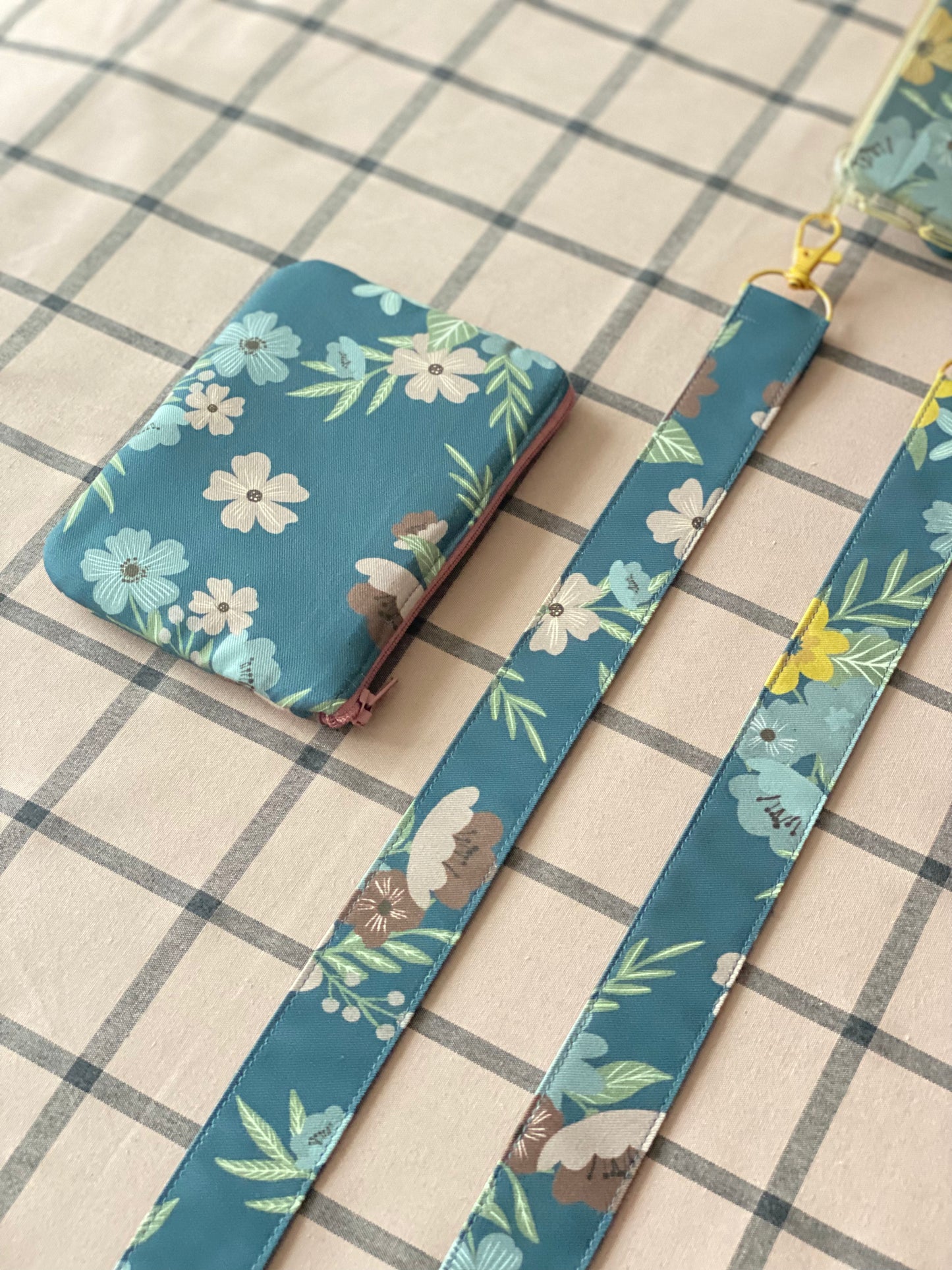 Conjunto Funda Cuelga Movil Westminster