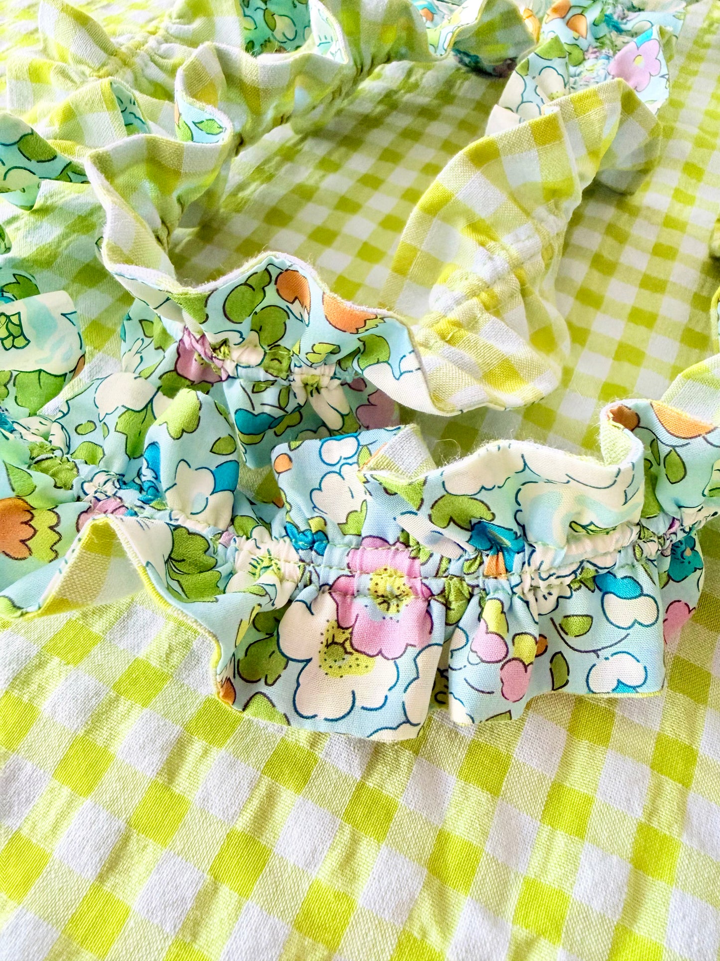 Conjunto Cuelga Móvil Liberty Betsy Nenúfar y Vichy