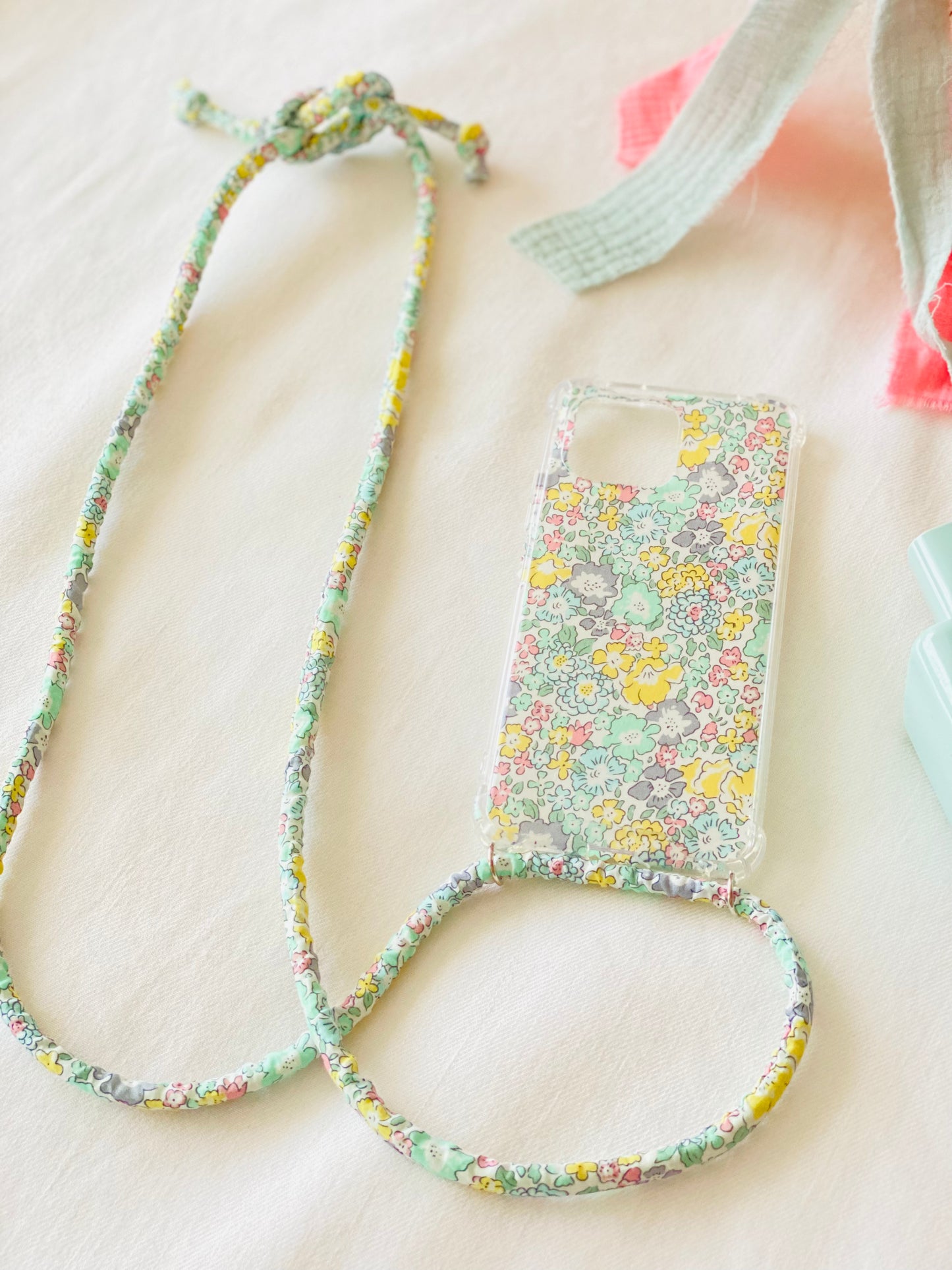 Conjunto Funda Cuelga Movil Liberty Michelle Verde (cordón)