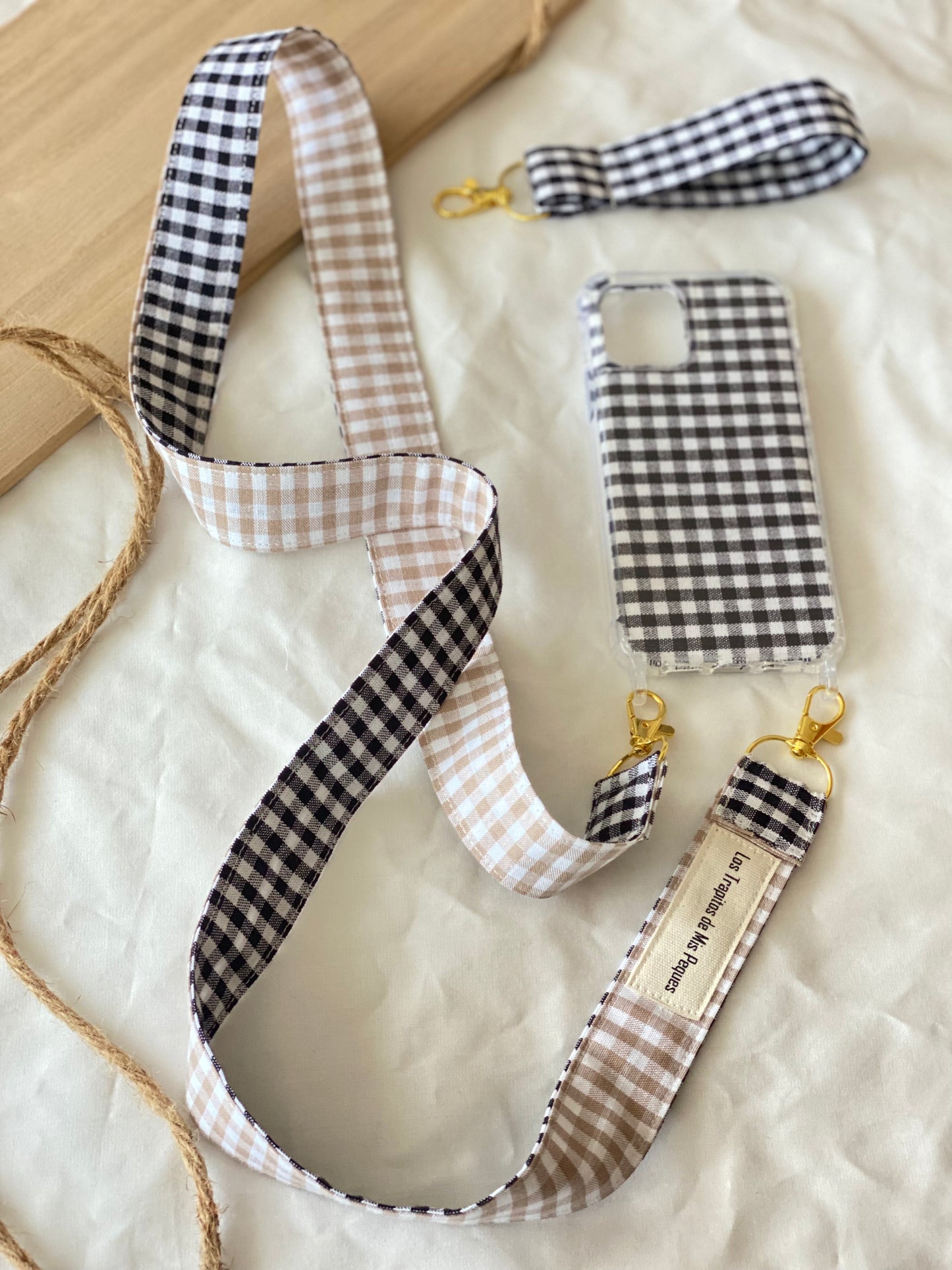 Cuelga Movil Combinado Vichy Negro y Vichy Beige