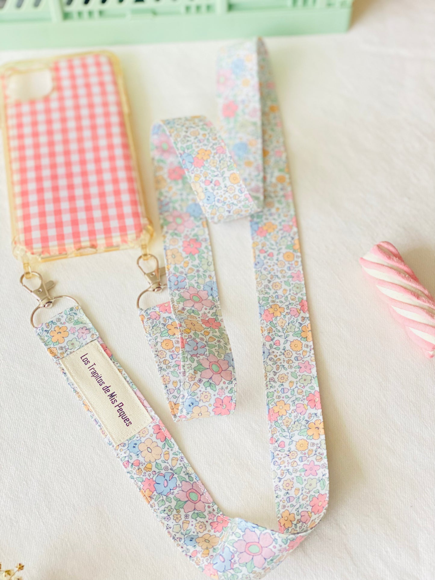 Cuelga Movil Liberty Windsor y Vichy Rosa
