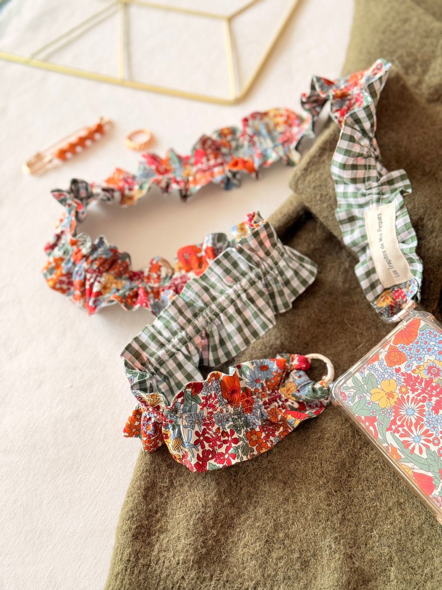 Conjunto Cuelga Movil Liberty Bloom y Vichy