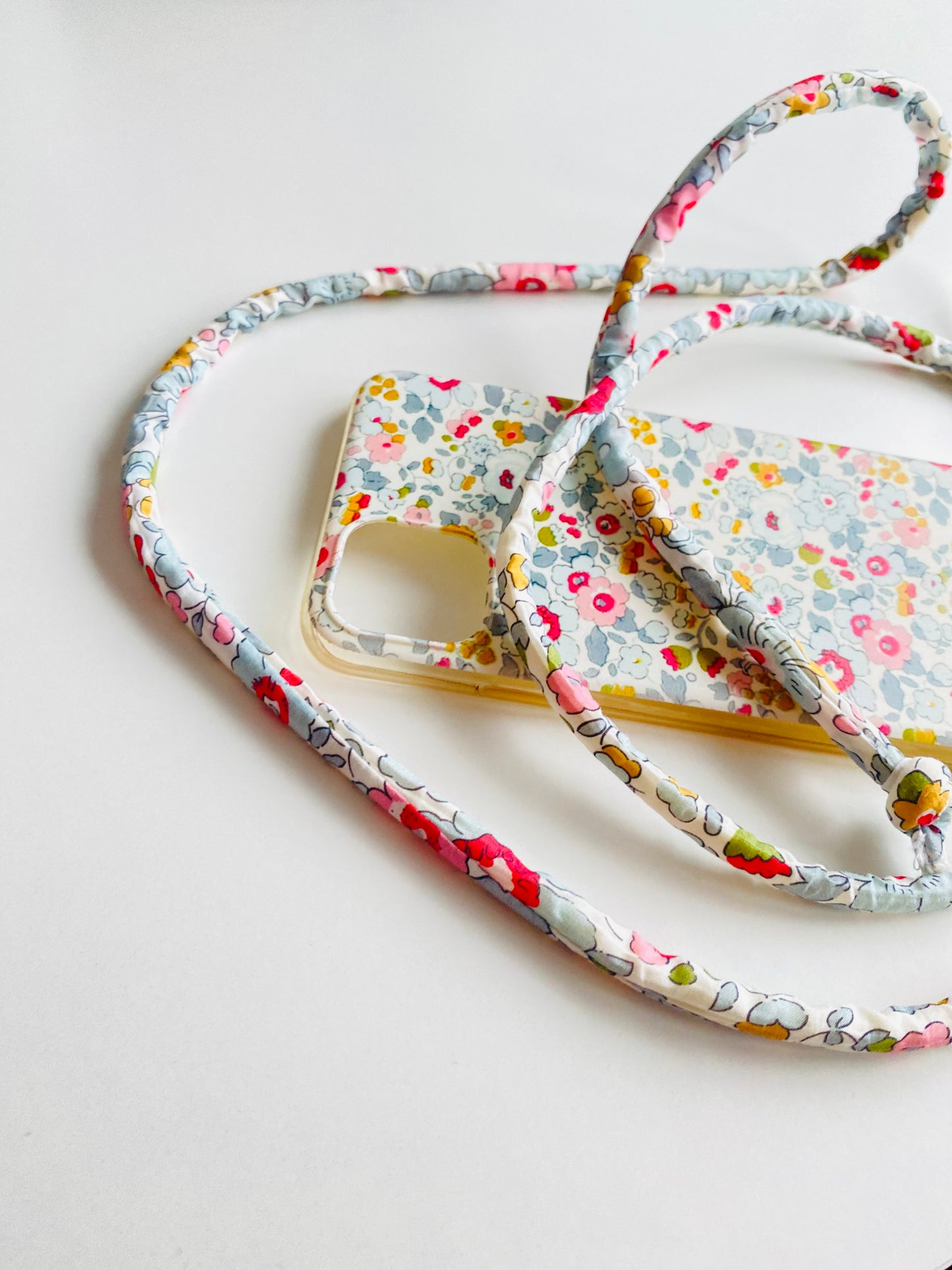 Conjunto Funda Cuelga Movil Liberty Betsy Azul (cordón)