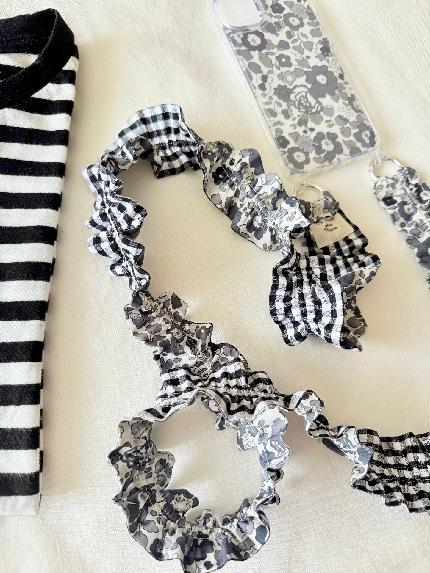 Conjunto Cuelga Movil Rizado Liberty Betsy Gris y Vichy