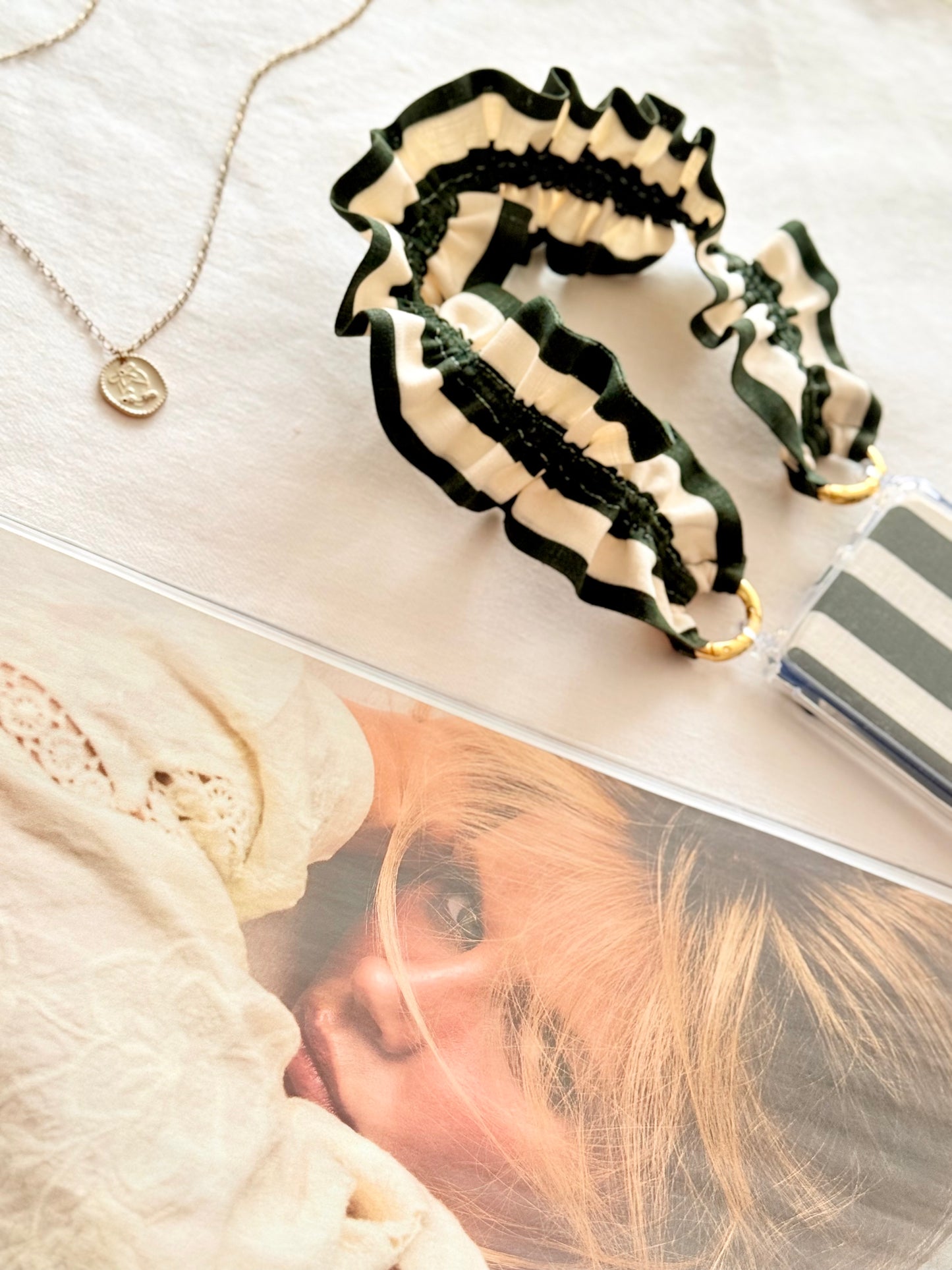 Conjunto Cuelga Movil Rizado Corto Lino Rayas Verde y Beige