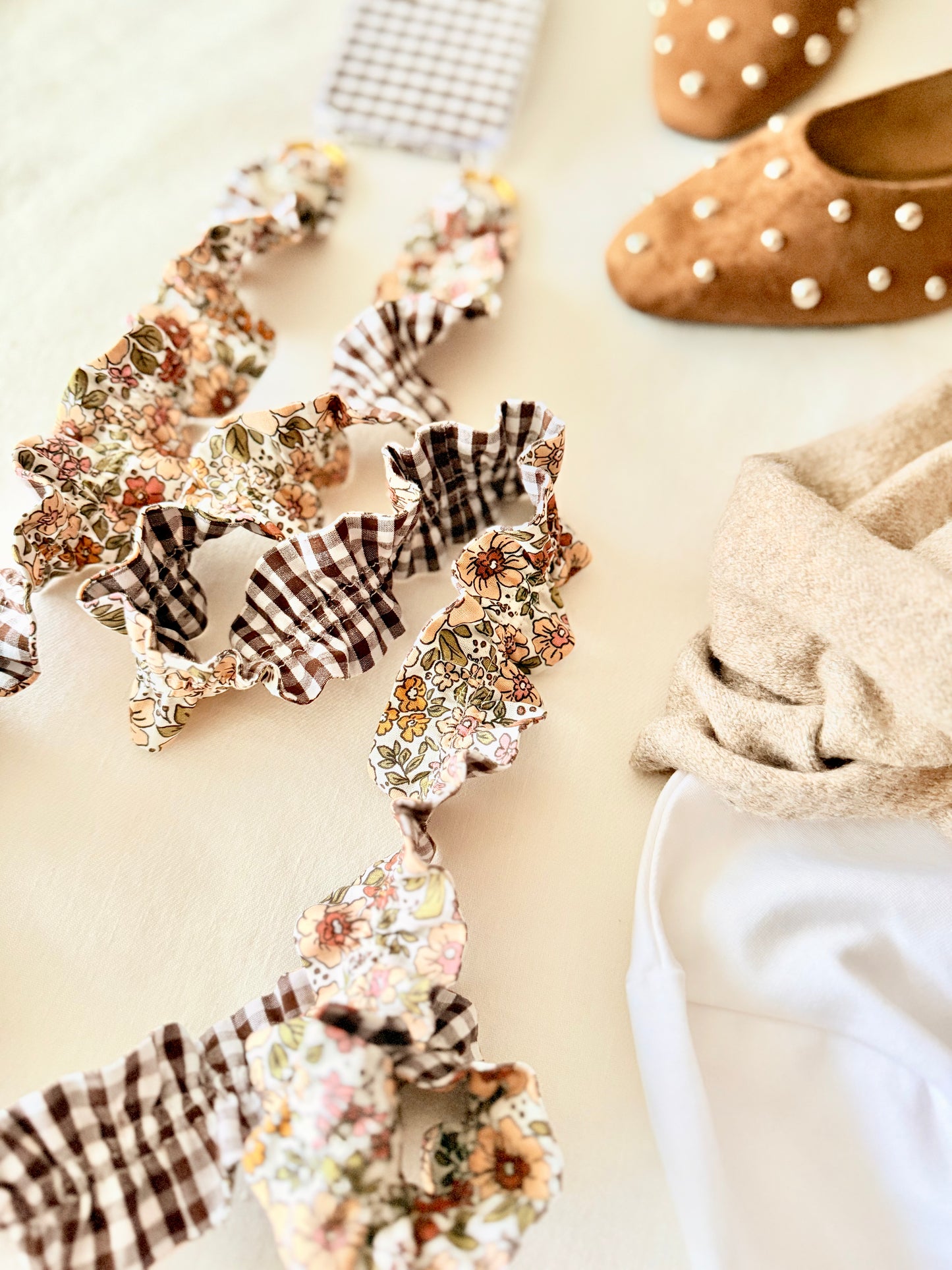 Conjunto Cuelga Movil Rizado Balmoral y Vichy ( Funda Vichy chocolate)