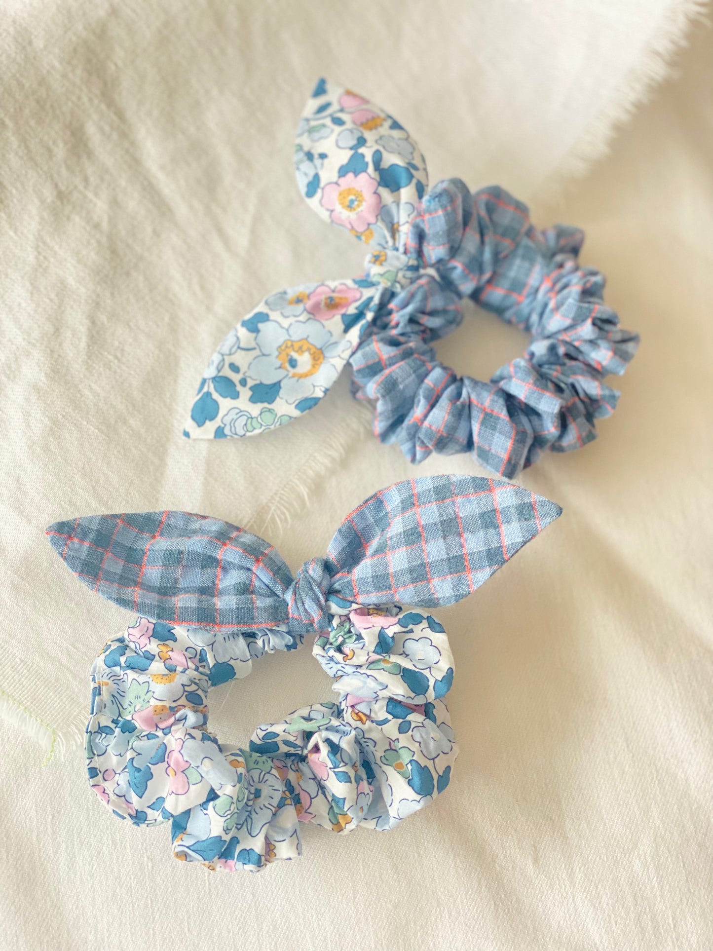 Scrunchie Orejitas Portalegre y Liberty Betsy Asuan