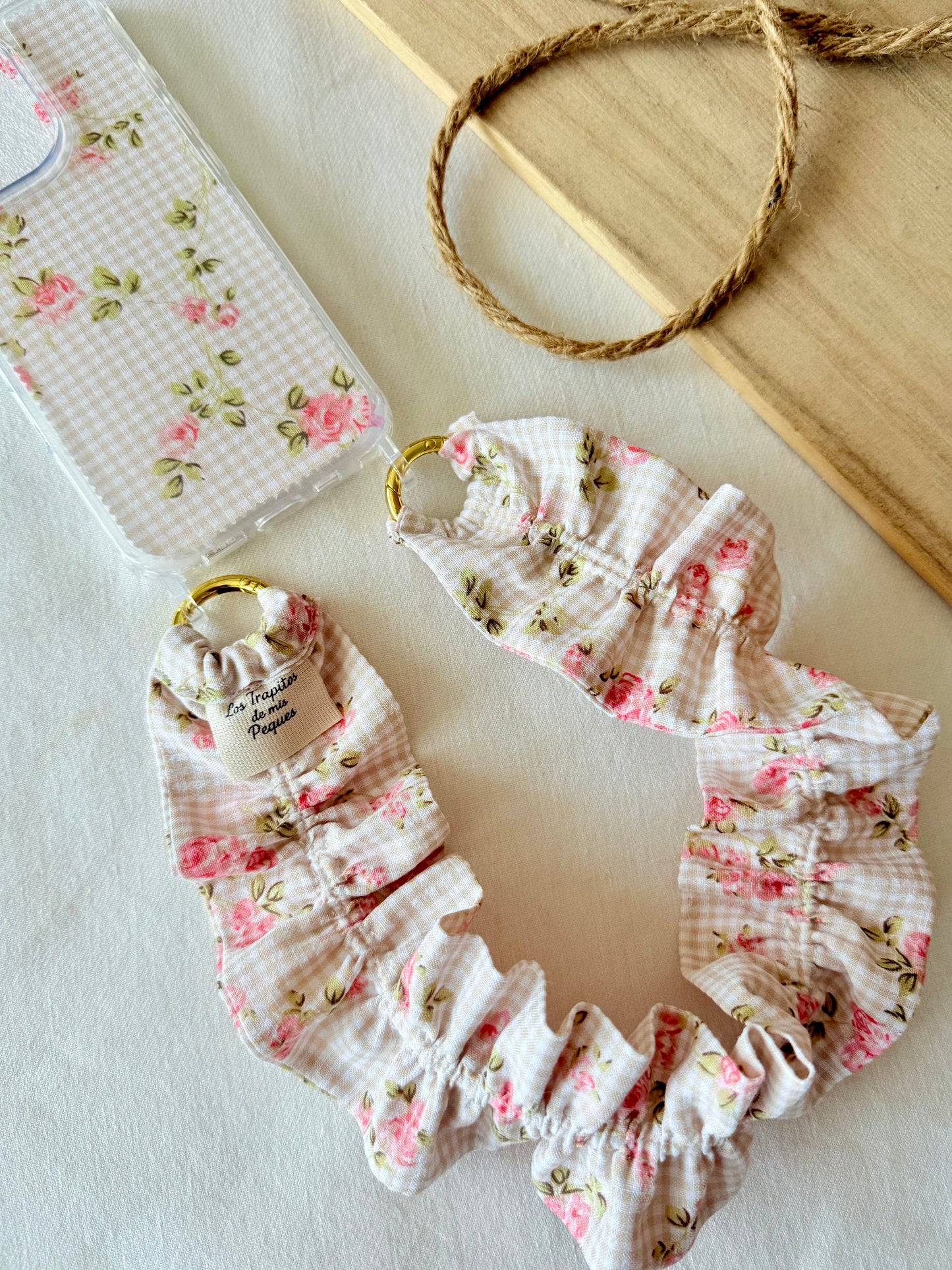 Conjunto Cuelga Movil Rizado Vichy Beige y Flores