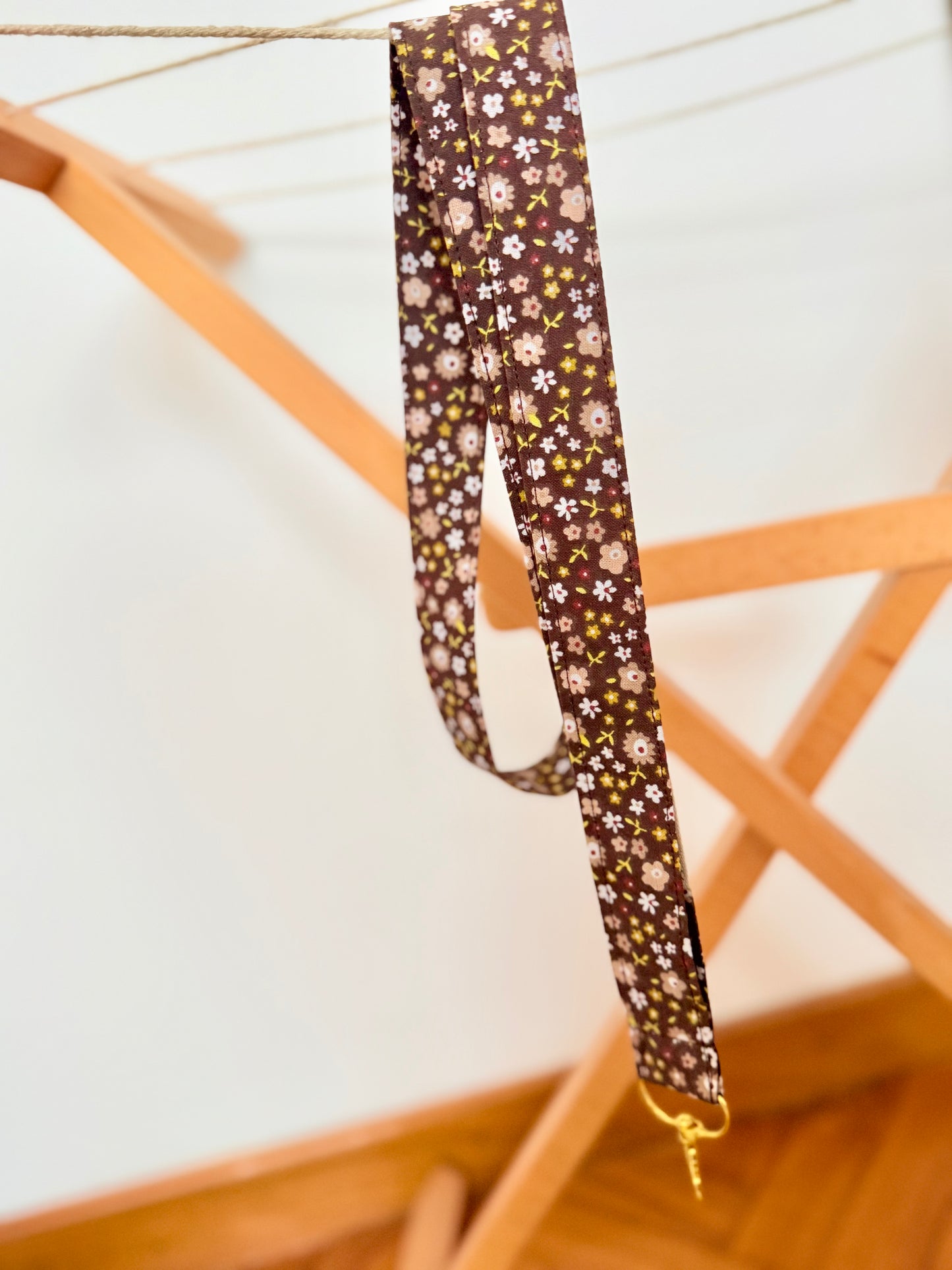 Cuelga Llaves / Landyards Flores Marrón