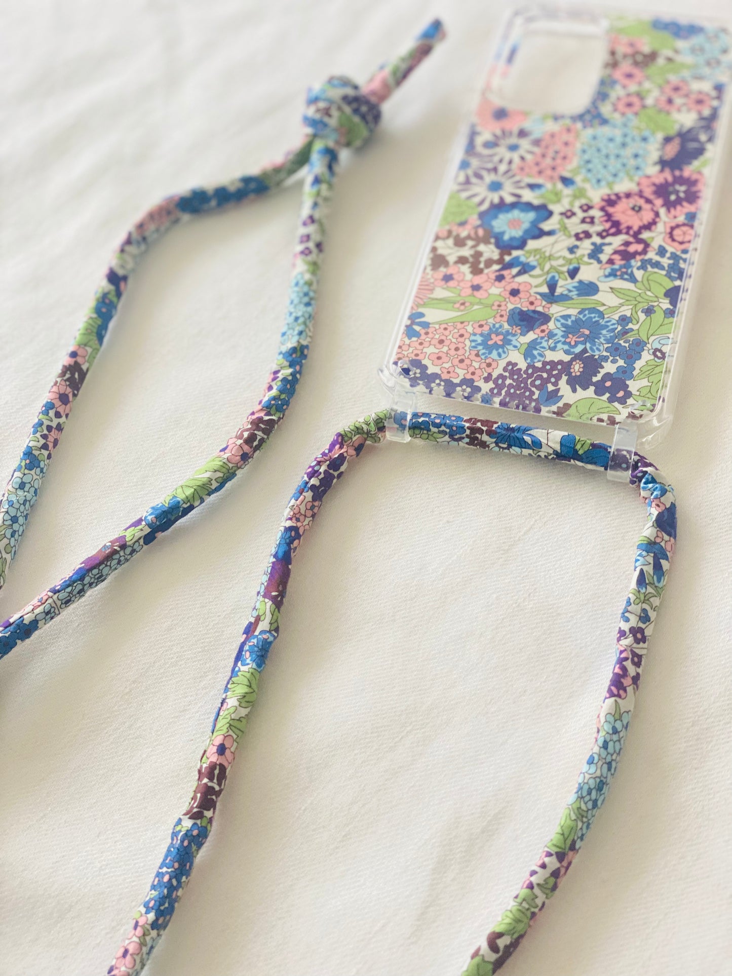 Conjunto Funda Cuelga Movil Liberty Fayun (cordón)