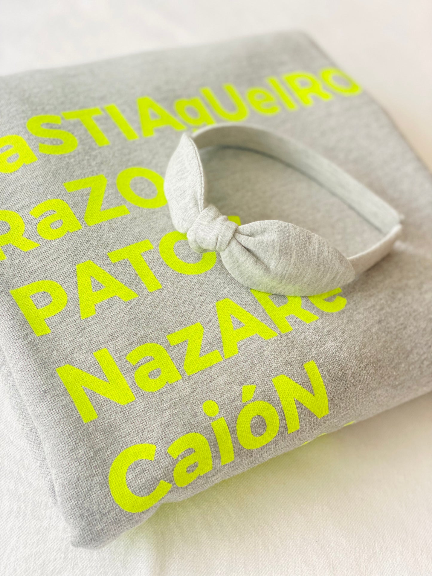 Diadema Orejitas Pegadas Gris