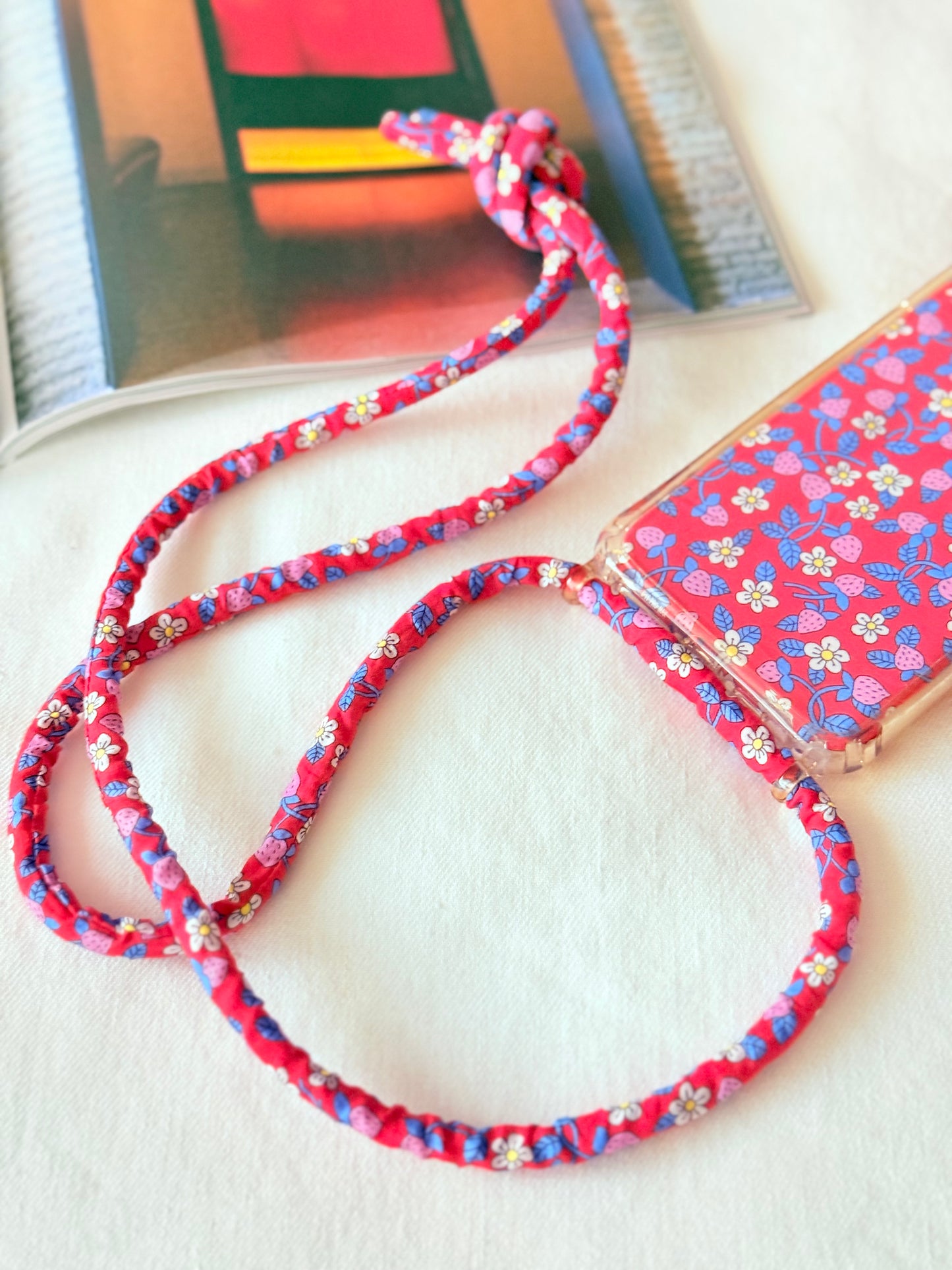 Conjunto Cuelga Movil Cordon Liberty Fresas Rojo