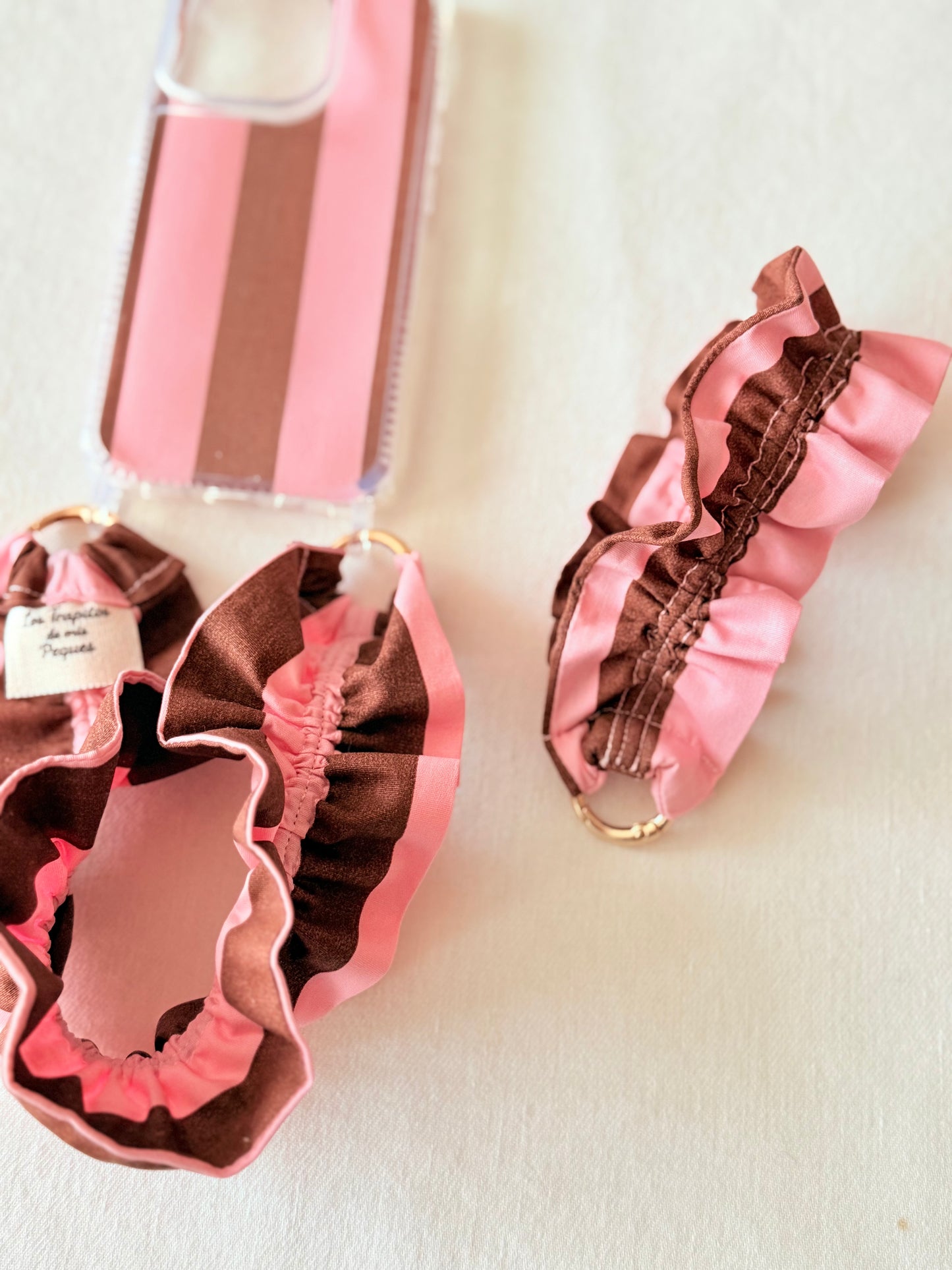 Llavero Rizado Rayas chocolate y Rosa