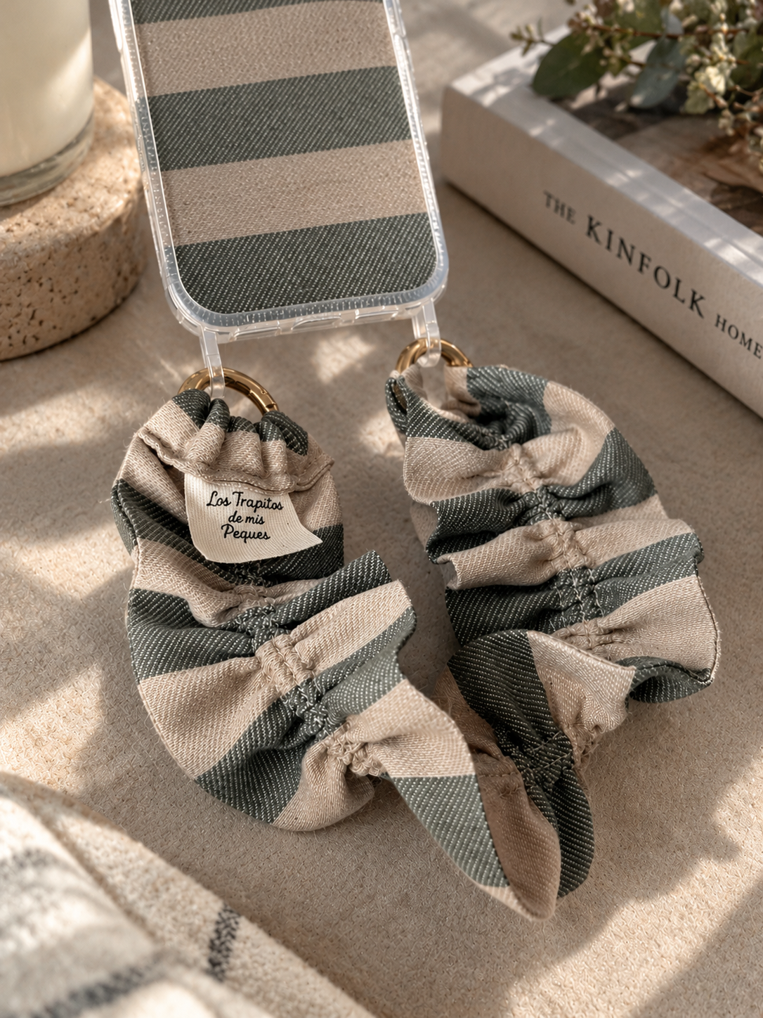 Conjunto Cuelga Movil Rizado Corto Rayas Beige y Verde Oliva