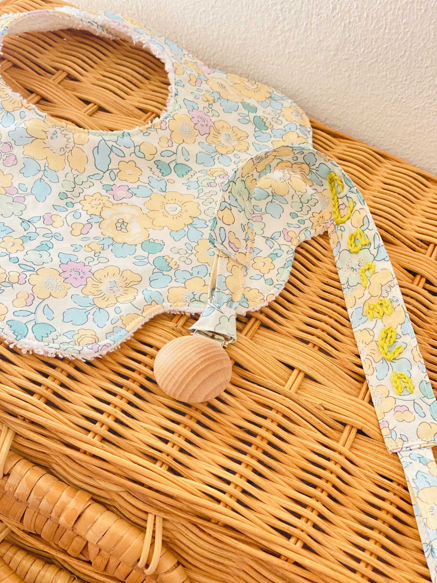 Babero Liberty Betsy Amarillo Suave
