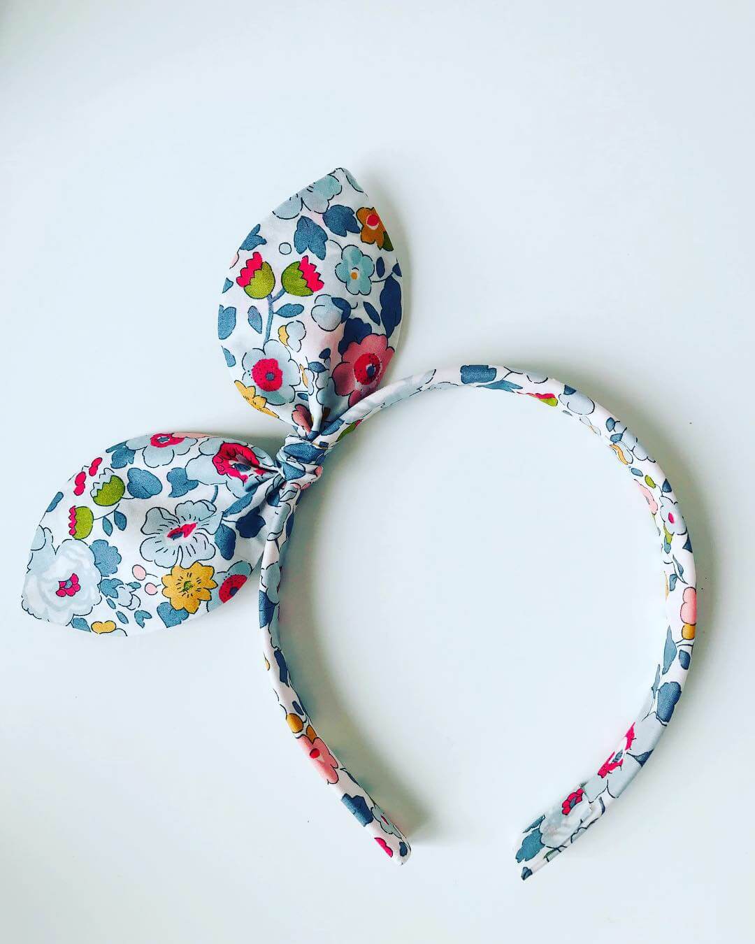 Diadema Orejitas Liberty Betsy Azul
