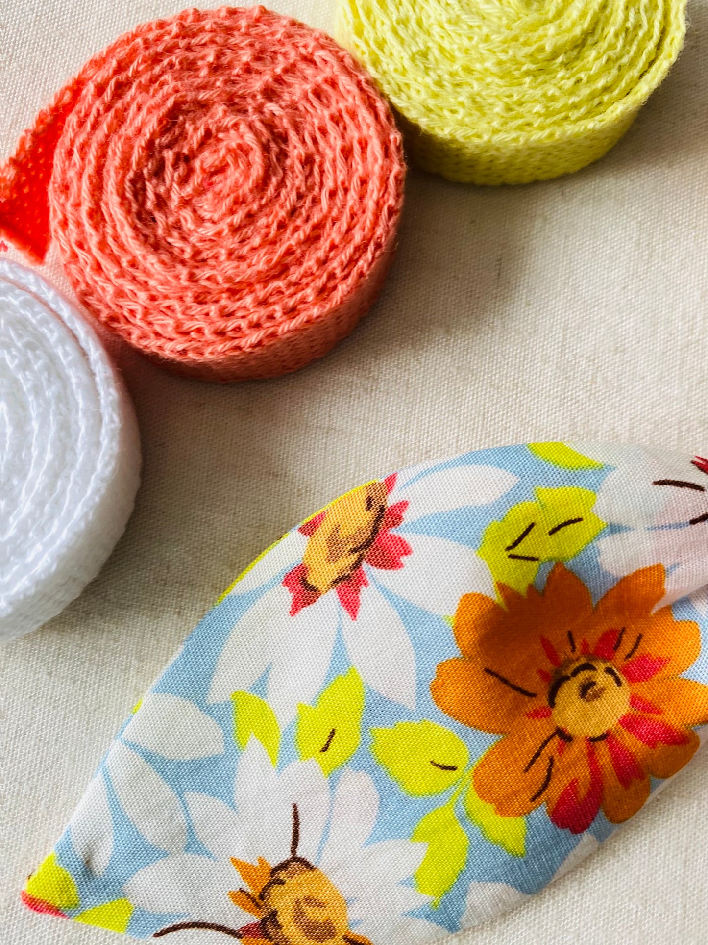 Coletero Orejitas Flores Naranjas