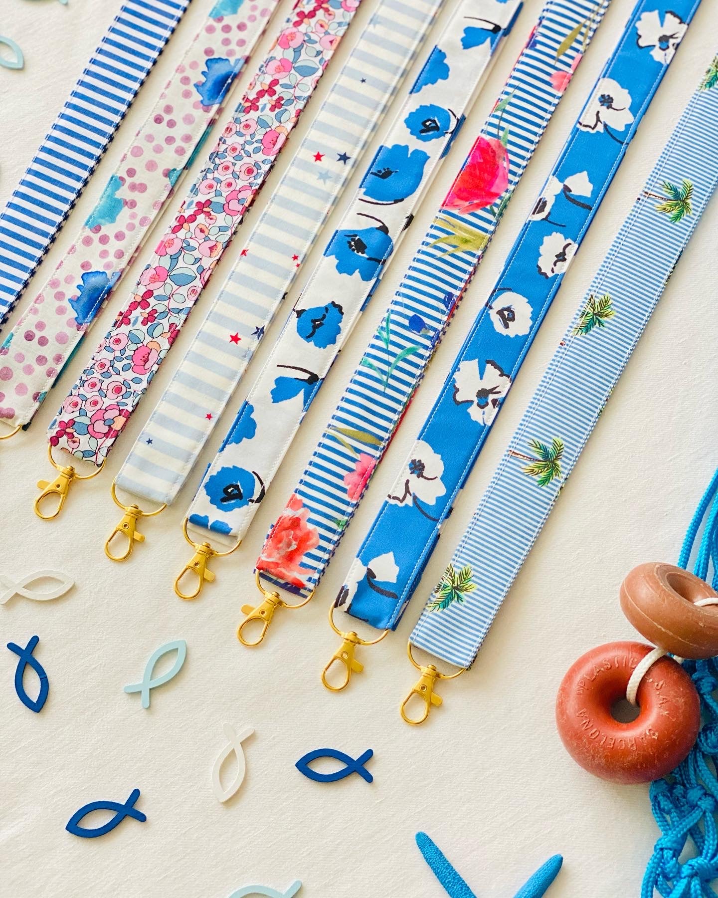 Cuelga Movil Amapolas Azules