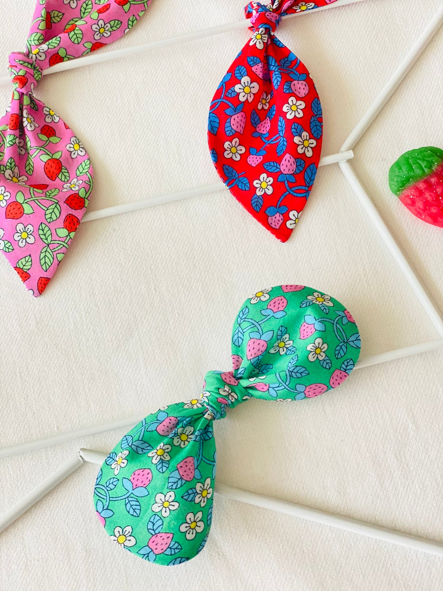 Coletero Orejitas Redondo Liberty Fresas Verde