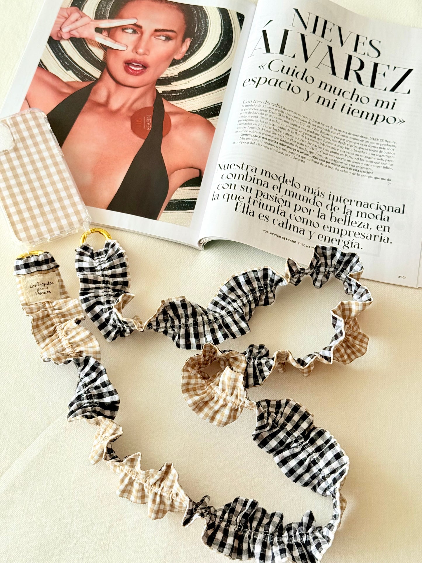 Conjunto Cuelga Movil Rizado Vichy Negro y Beige (Funda Vichy Beige)