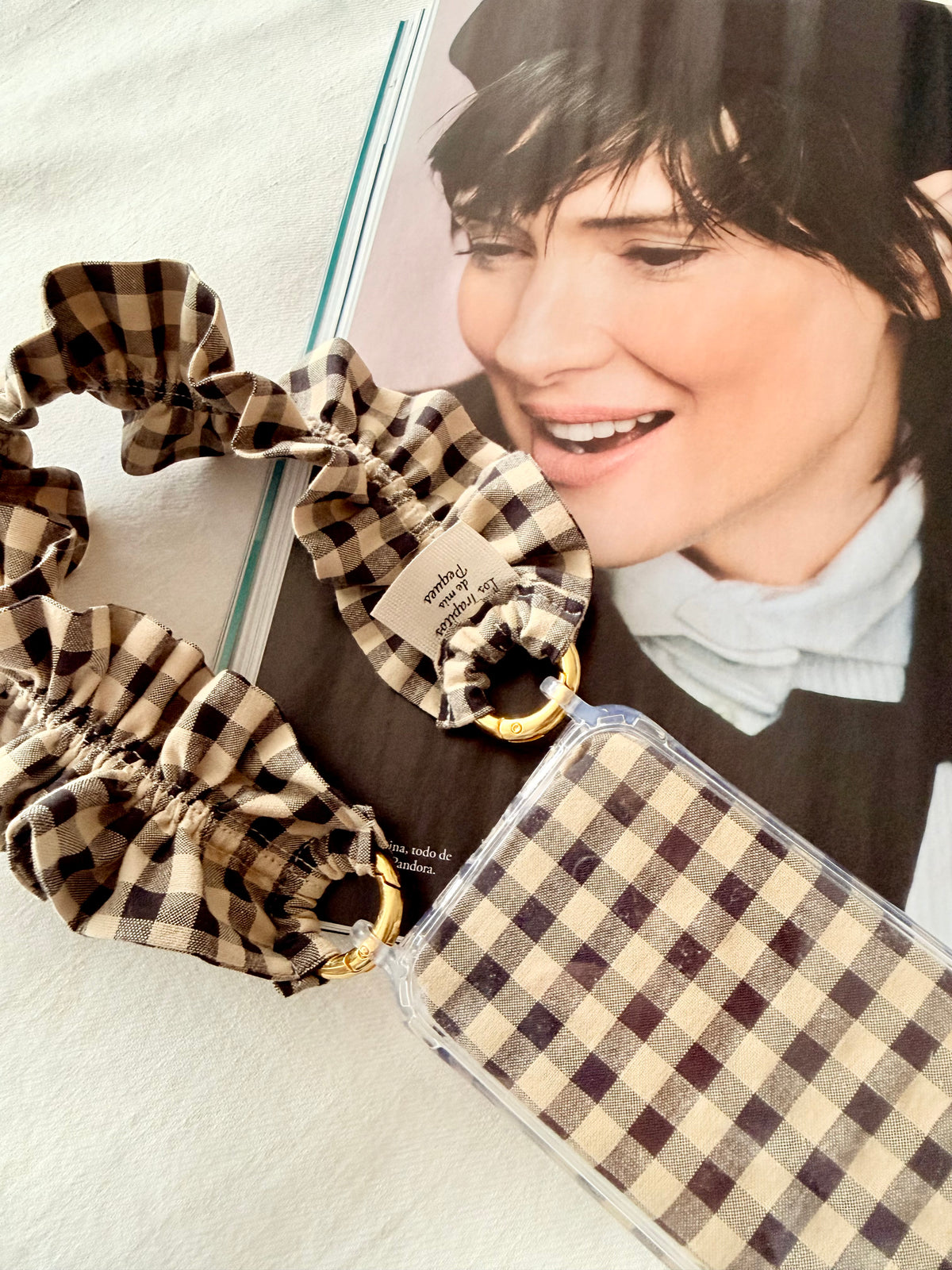 Conjunto Cuelga Móvil Corto Rizado Vichy Negro y Beige