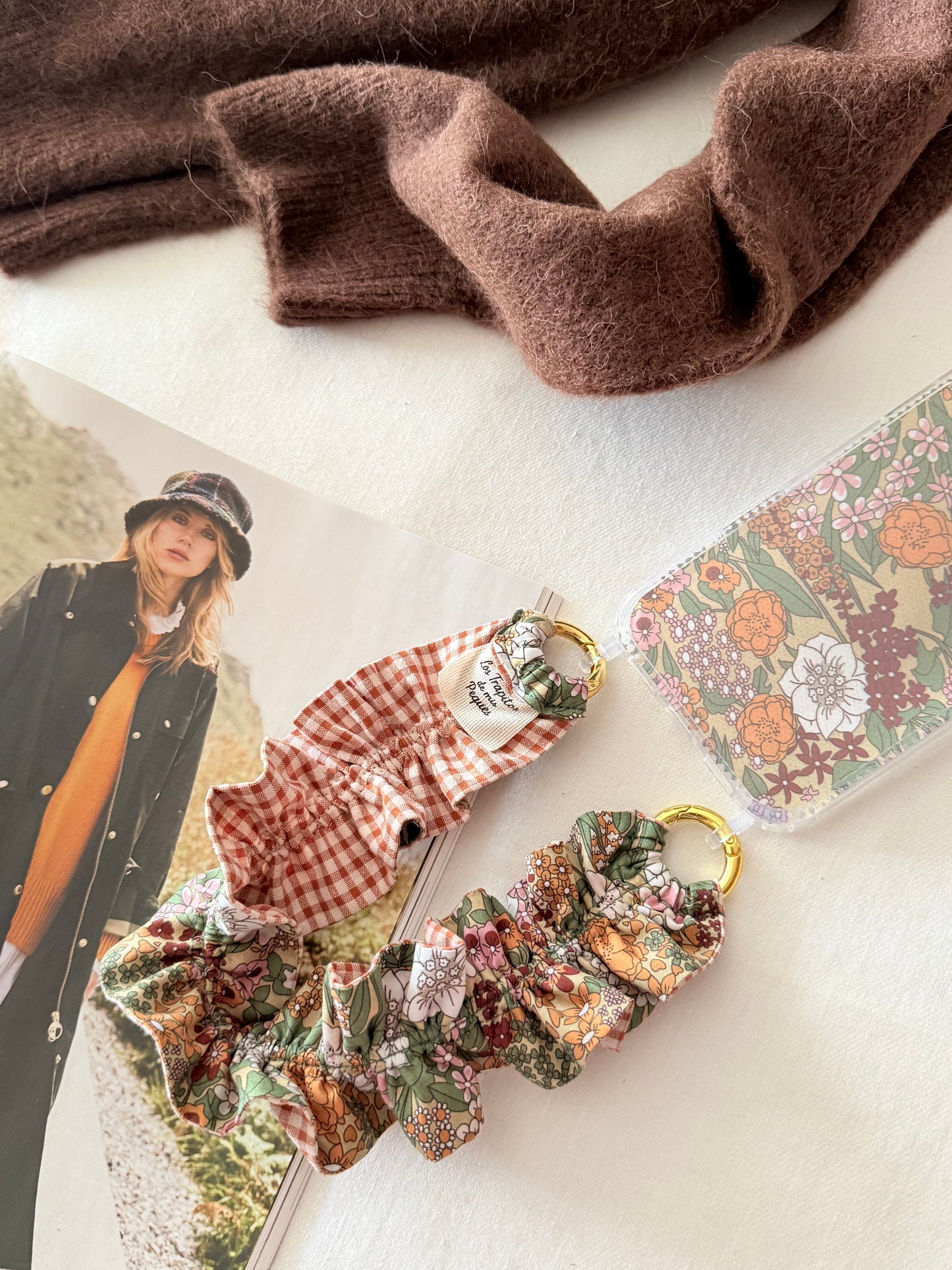 Conjunto Cuelga Movil Rizado Corto Liberty Kynance  y Vichy Marrón