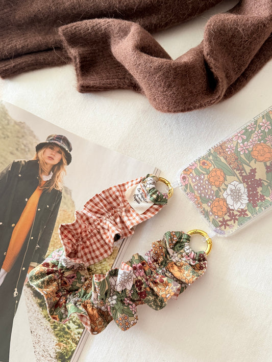 Conjunto Cuelga Movil Rizado Corto Liberty Kynance  y Vichy Marrón