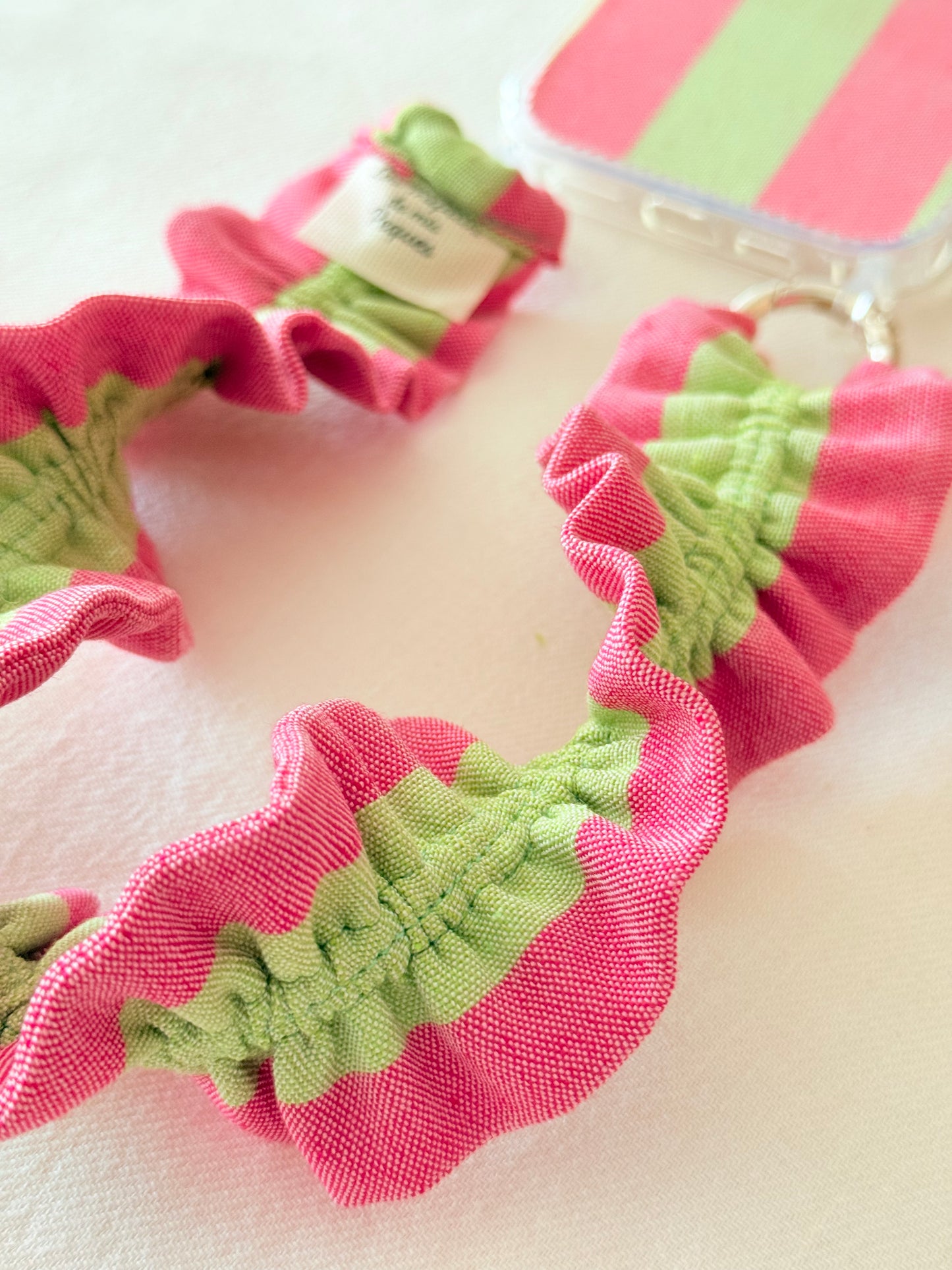 Conjunto Cuelga Movil Rizado Rayas Pistacho y Fresa