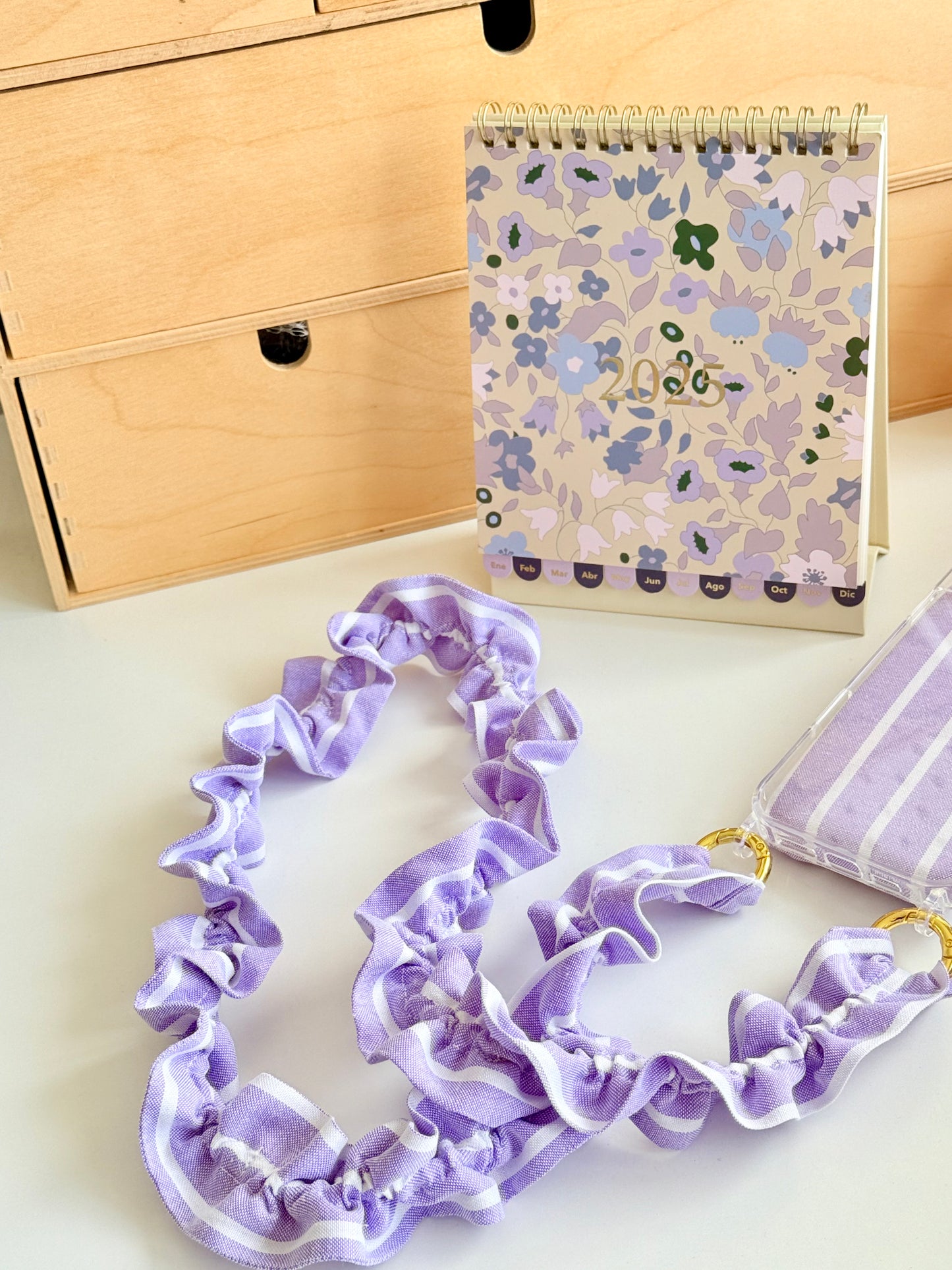 Conjunto Cuelga Movil Rizado Lino Rayas Lila