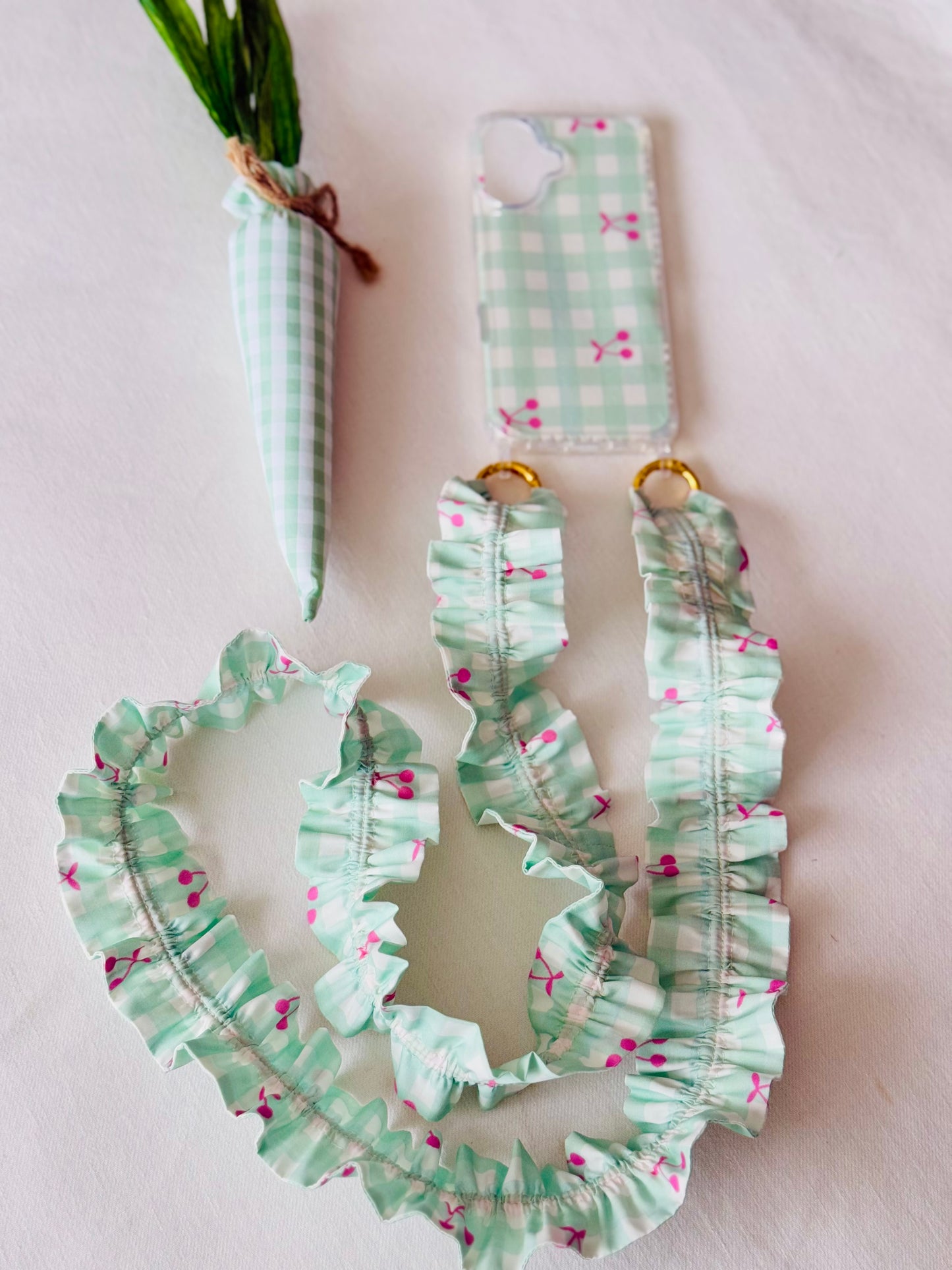 Conjunto Cuelga Movil Rizado Vichy Cerezas