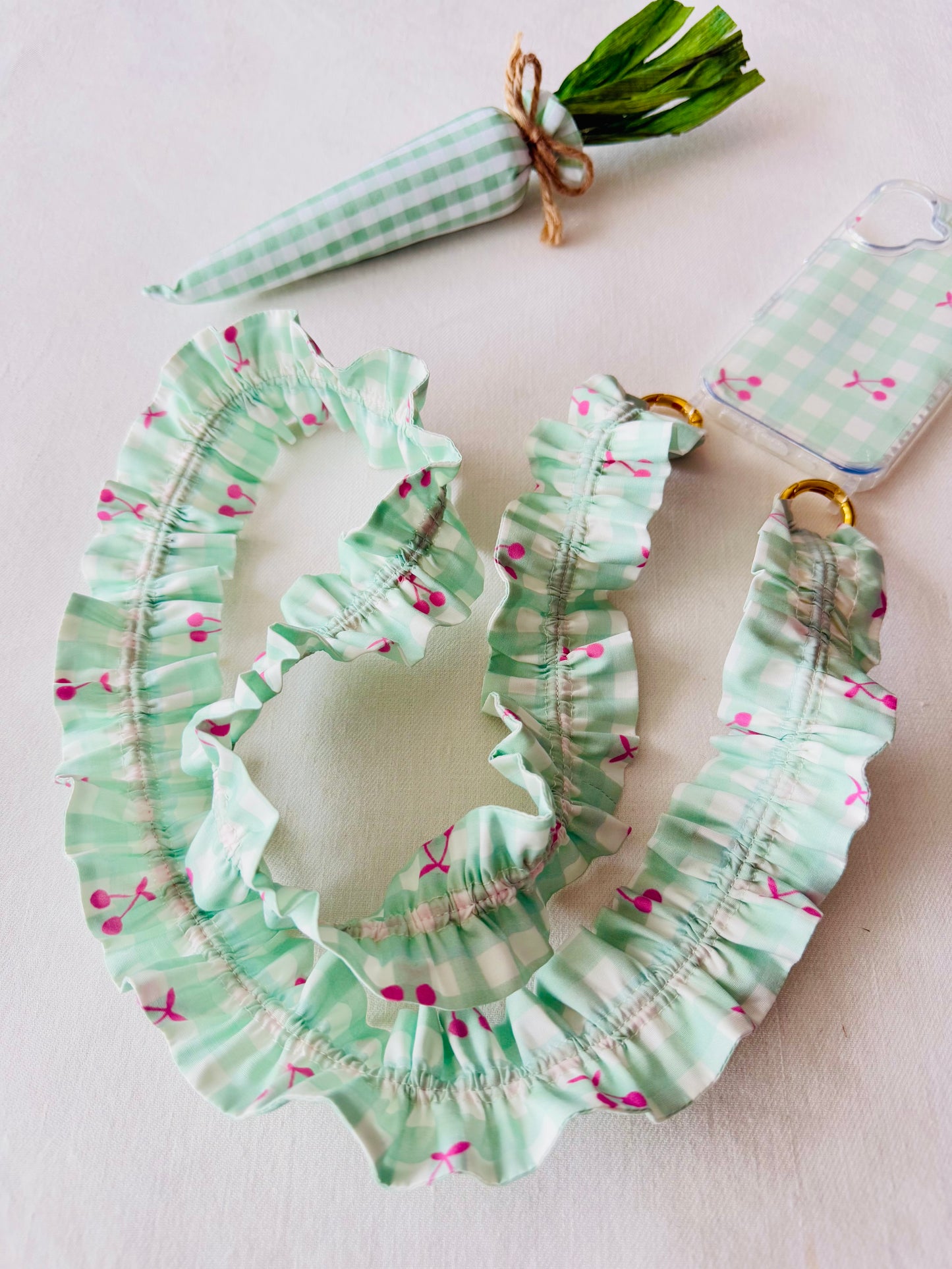 Conjunto Cuelga Movil Rizado Vichy Cerezas