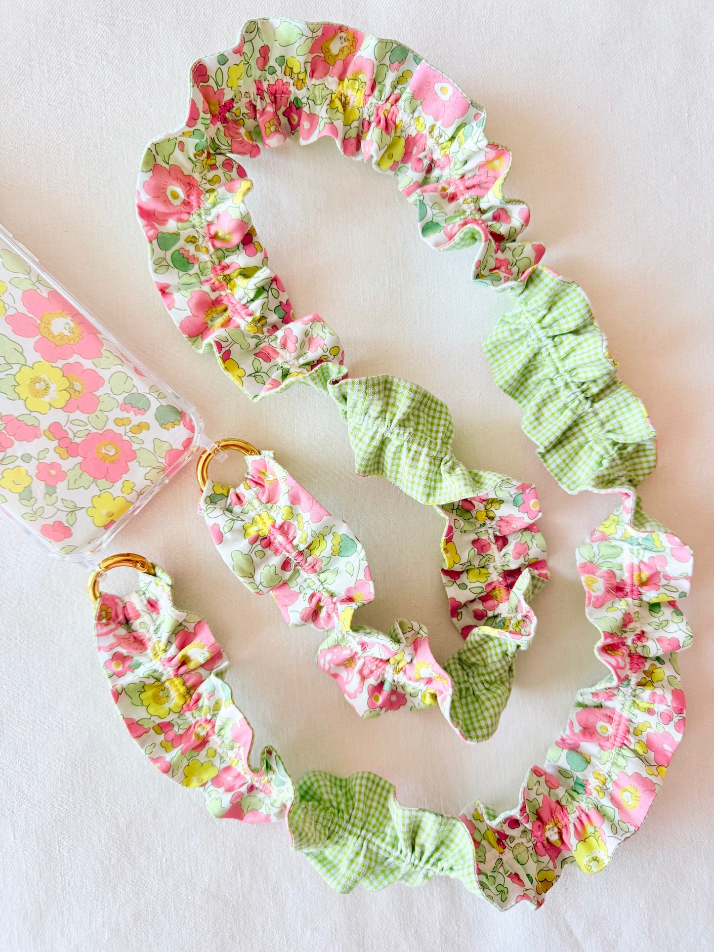Conjunto Cuelga Movil Liberty Betsy Verde y Rosa y Vichy