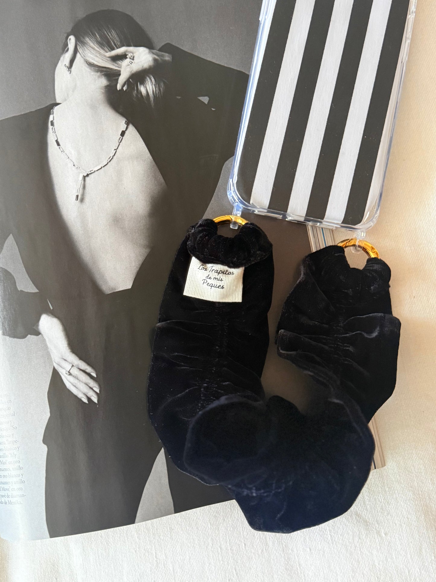 Conjunto Cuelga Movil Rizado Corto Terciopelo Negro