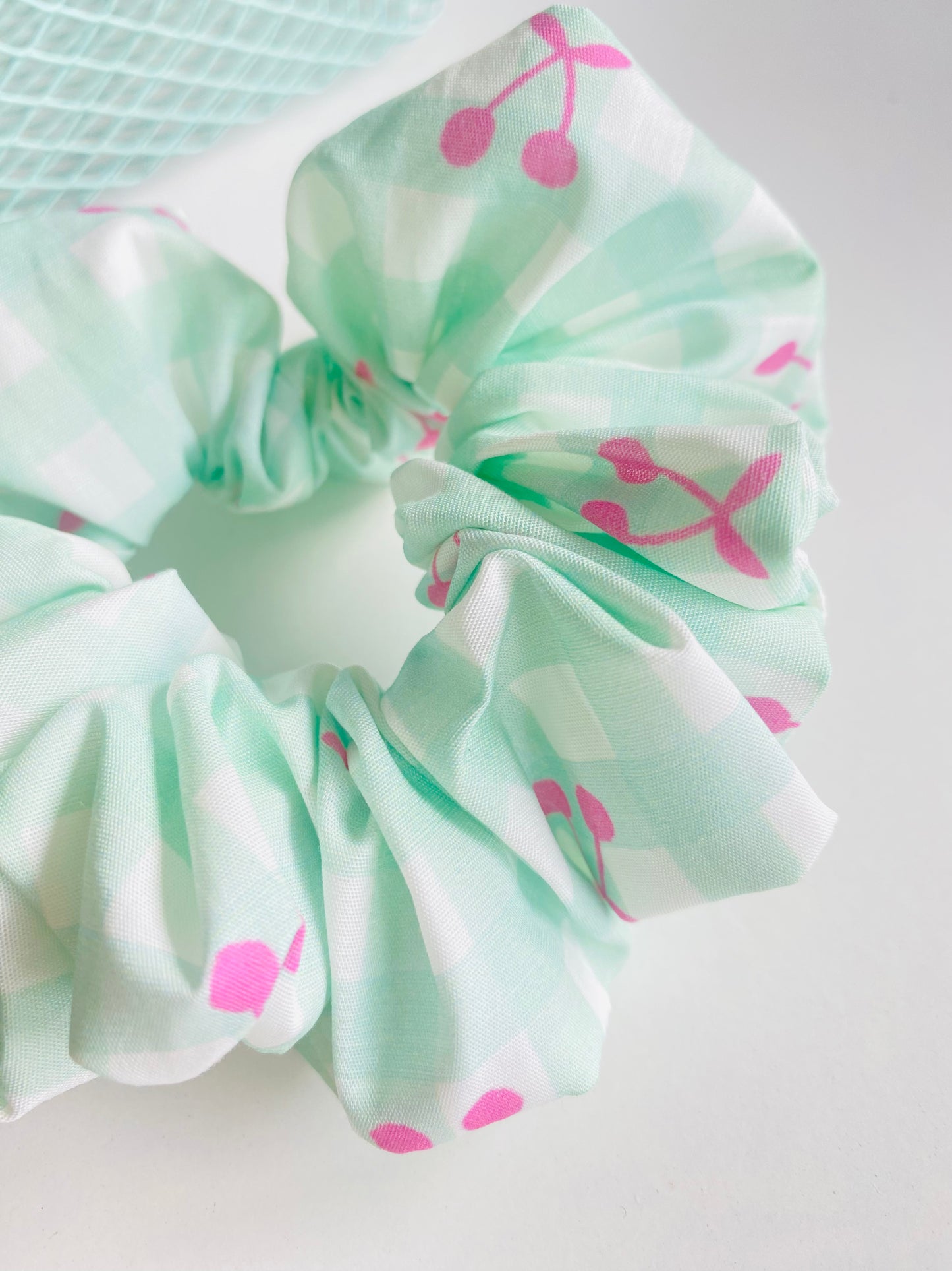 Scrunchie Vichy Menta y Cerezas