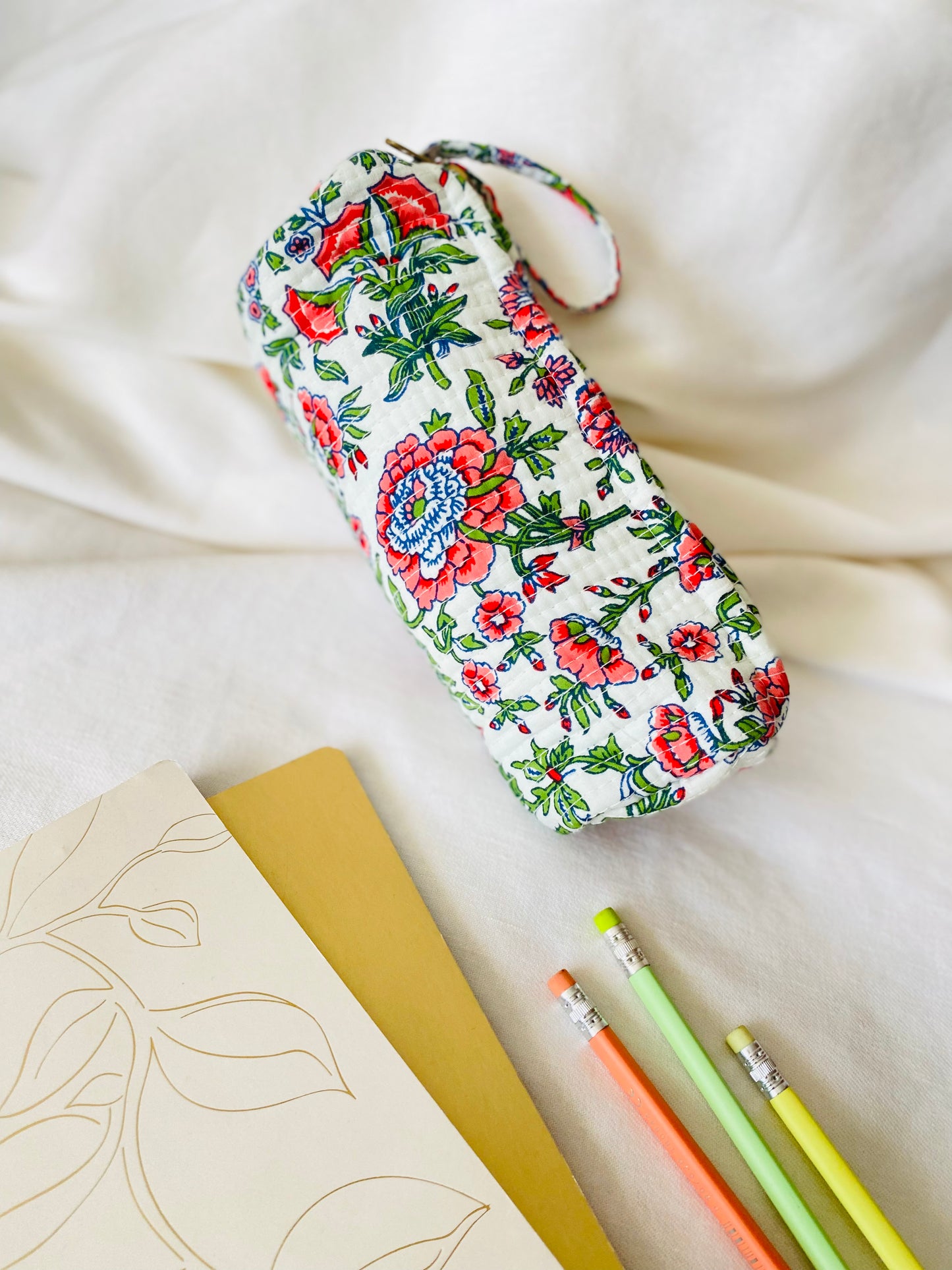 Estuche redondo flores verdes