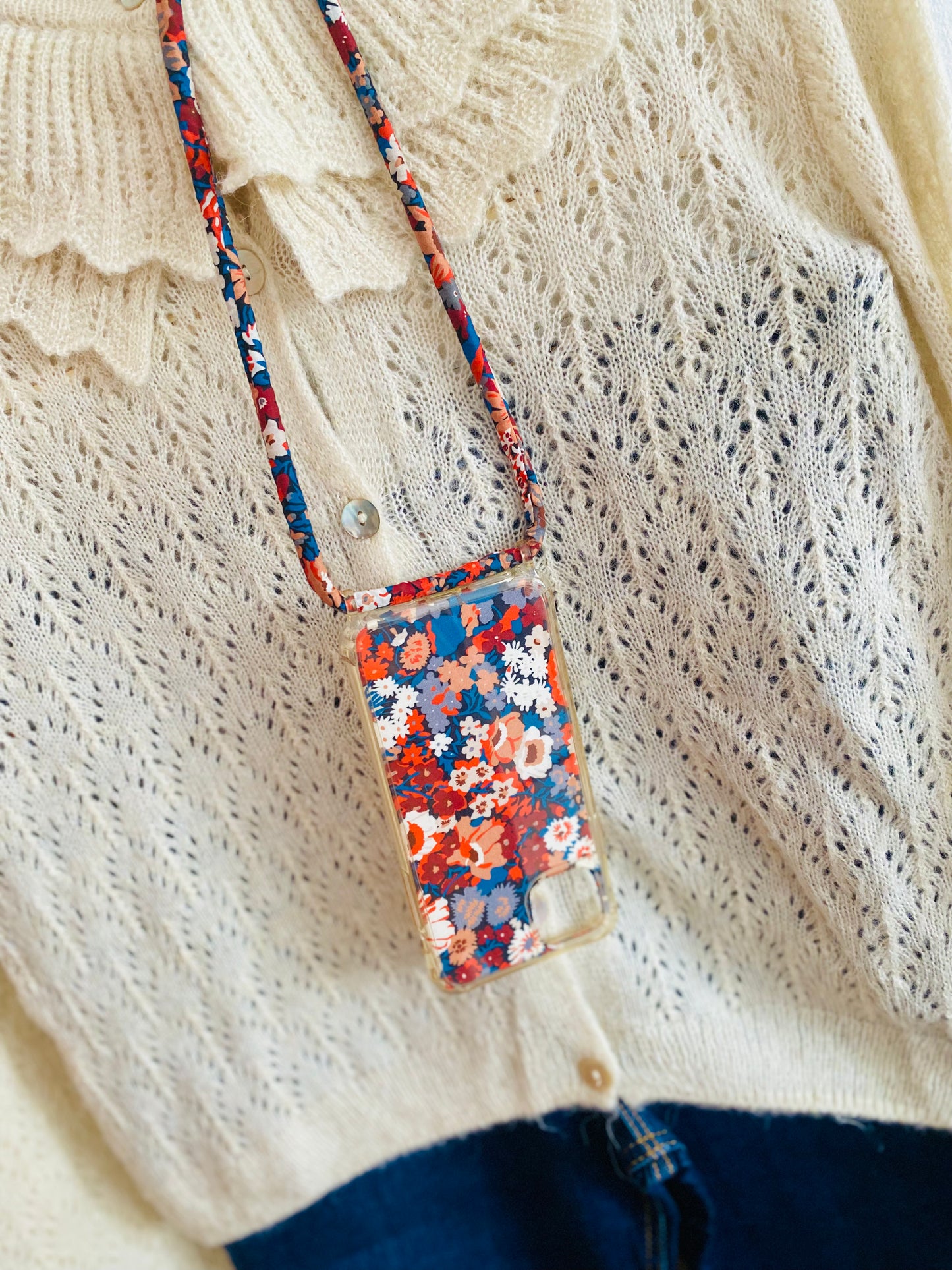 Conjunto Funda Cuelga Movil Liberty Tostado (cordón)