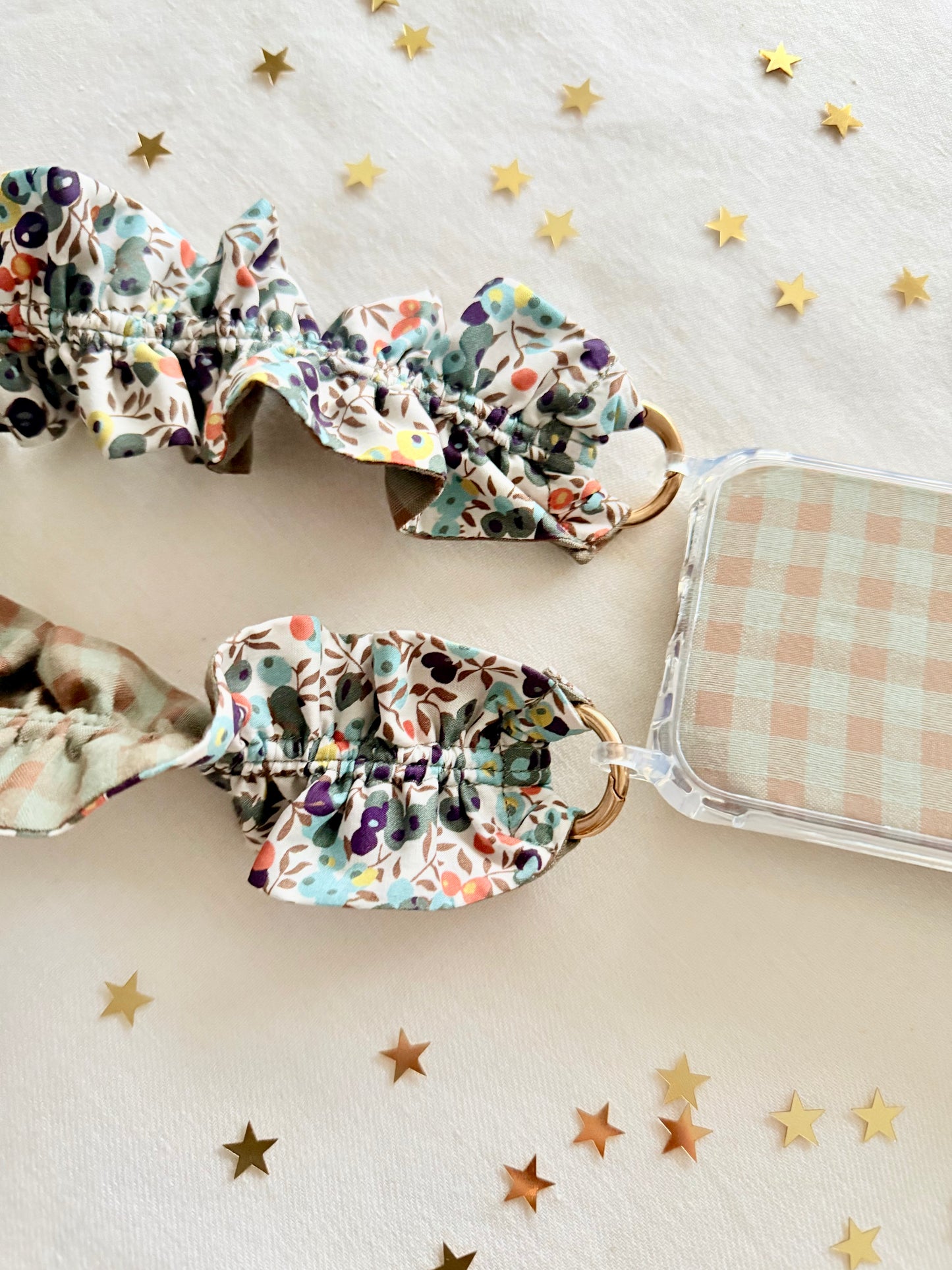 Conjunto Cuelga Movil Liberty Oliva y Vichy